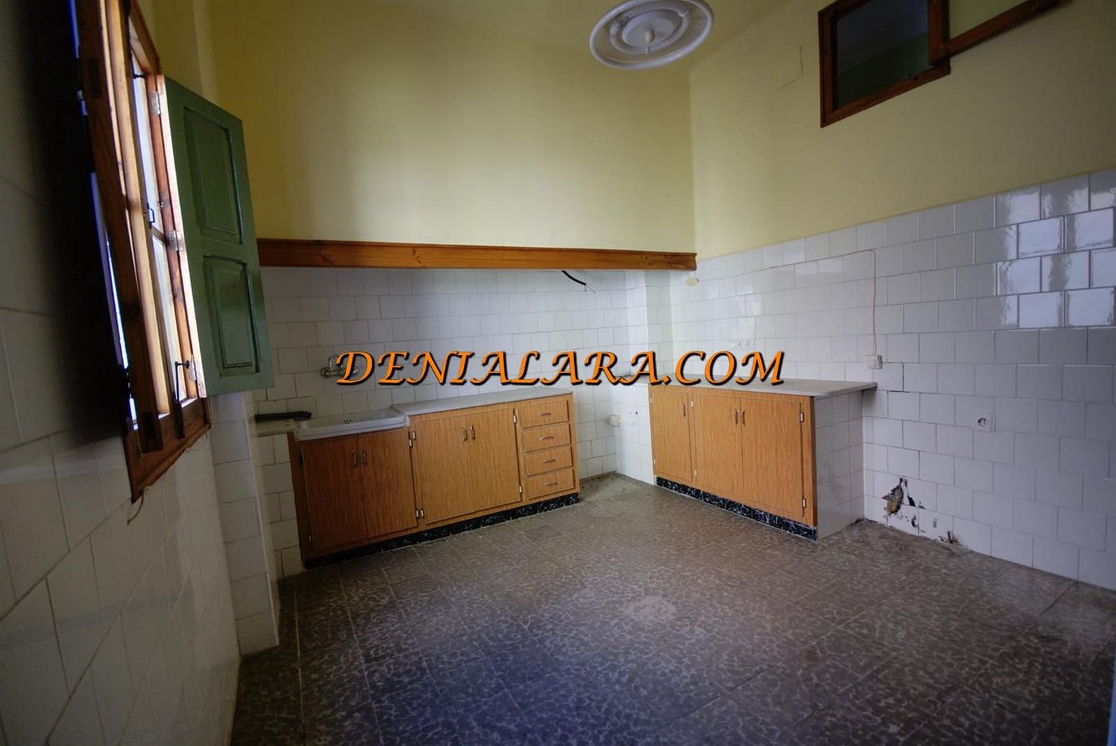 8 bedroom Apartment for sale in Denia - € 549,999 (Ref: 9860874)