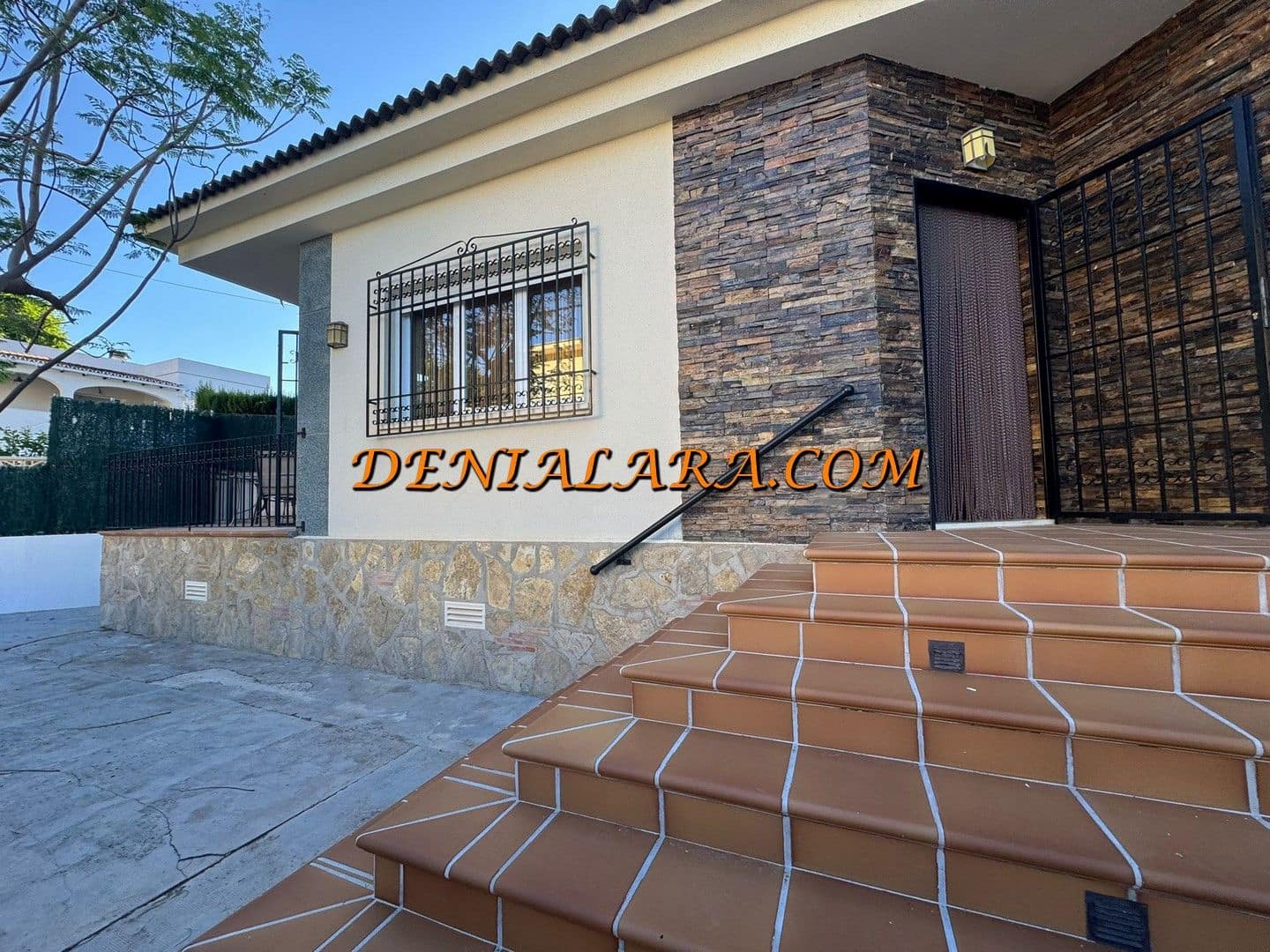 2 bedroom Villa for rent in Sagra - € 1,017 (Ref: 9863455)