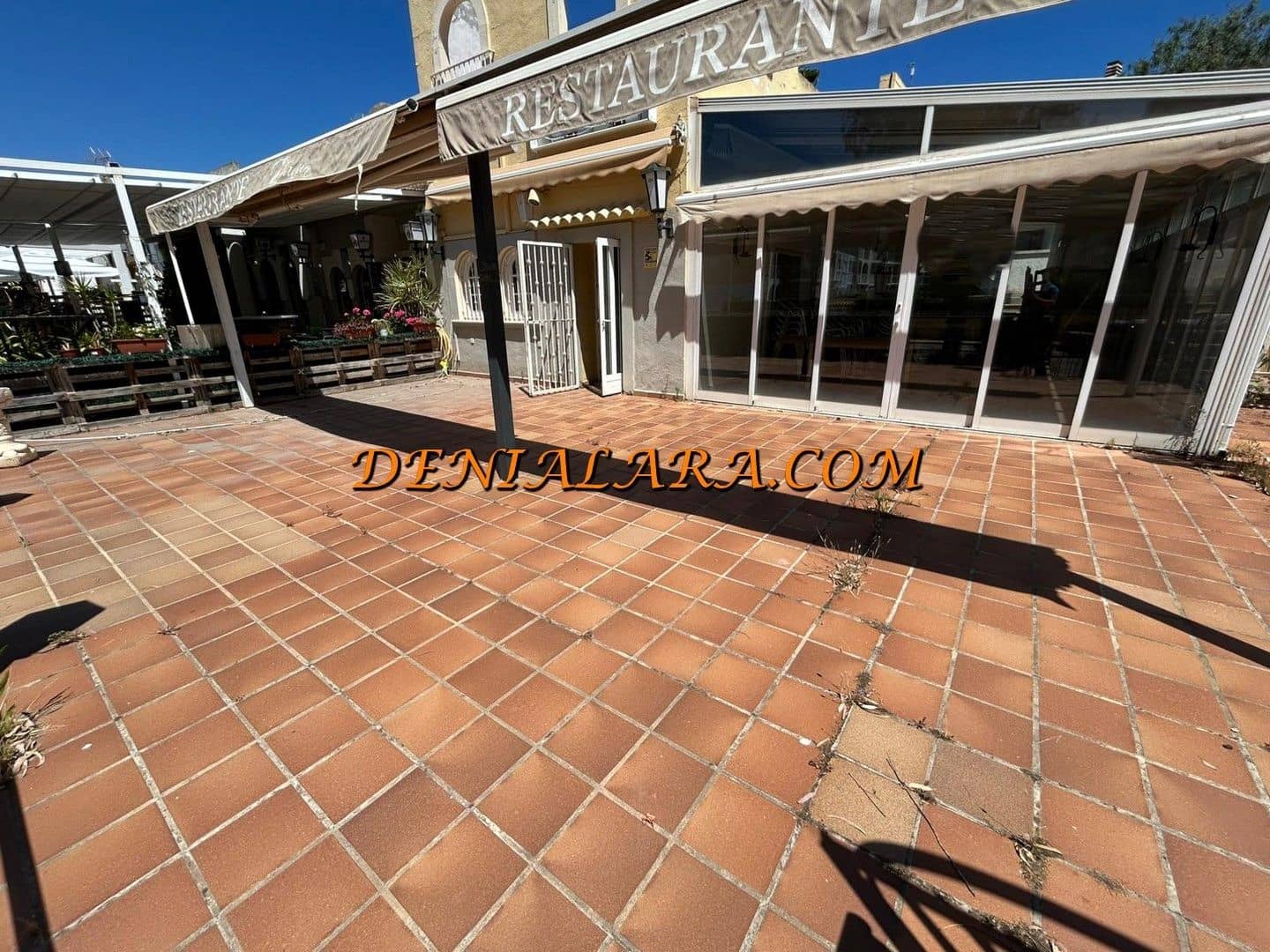 Comercial para venda em Denia - 240 000 € (Ref: 9867601)