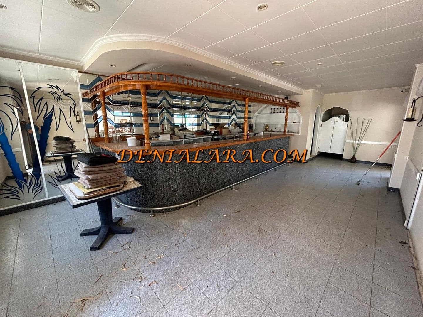 Comercial para venda em Denia - 240 000 € (Ref: 9867601)