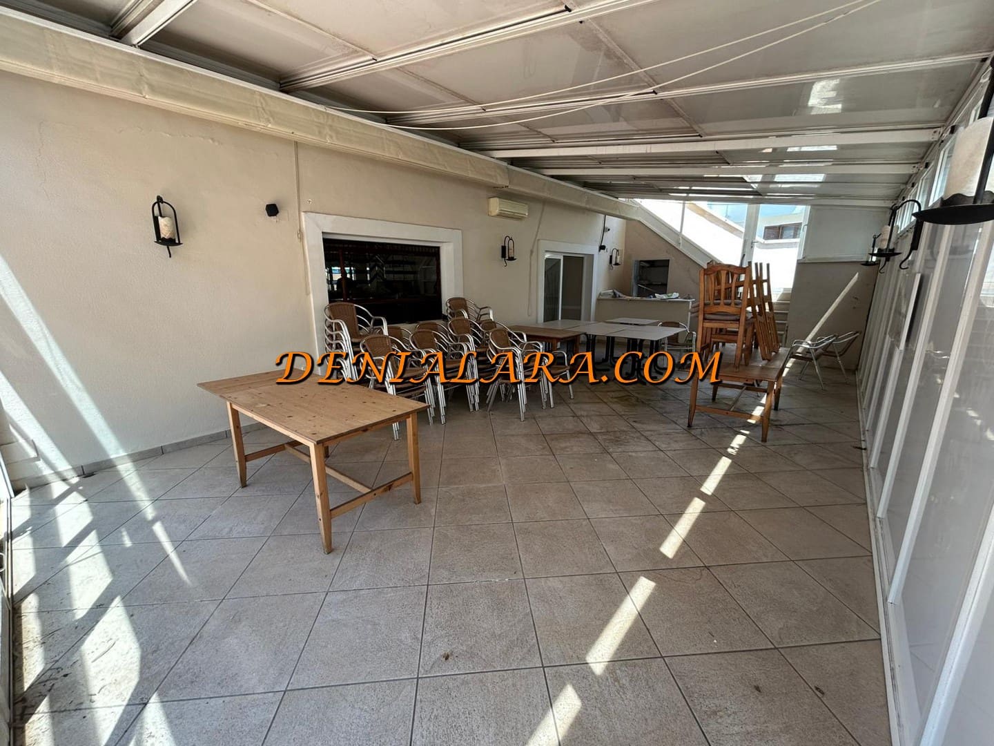 Comercial para venda em Denia - 240 000 € (Ref: 9867601)