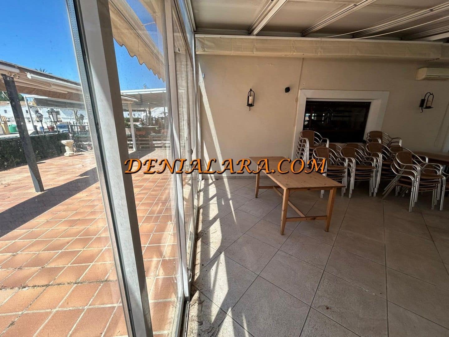 Comercial para venda em Denia - 240 000 € (Ref: 9867601)