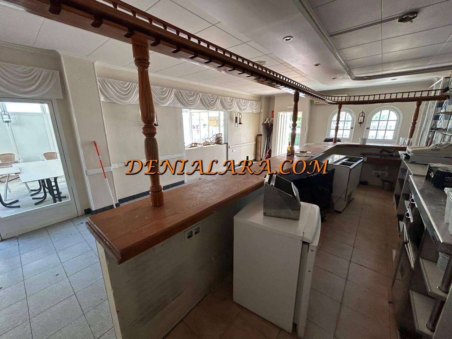 Comercial para venda em Denia - 240 000 € (Ref: 9867601)