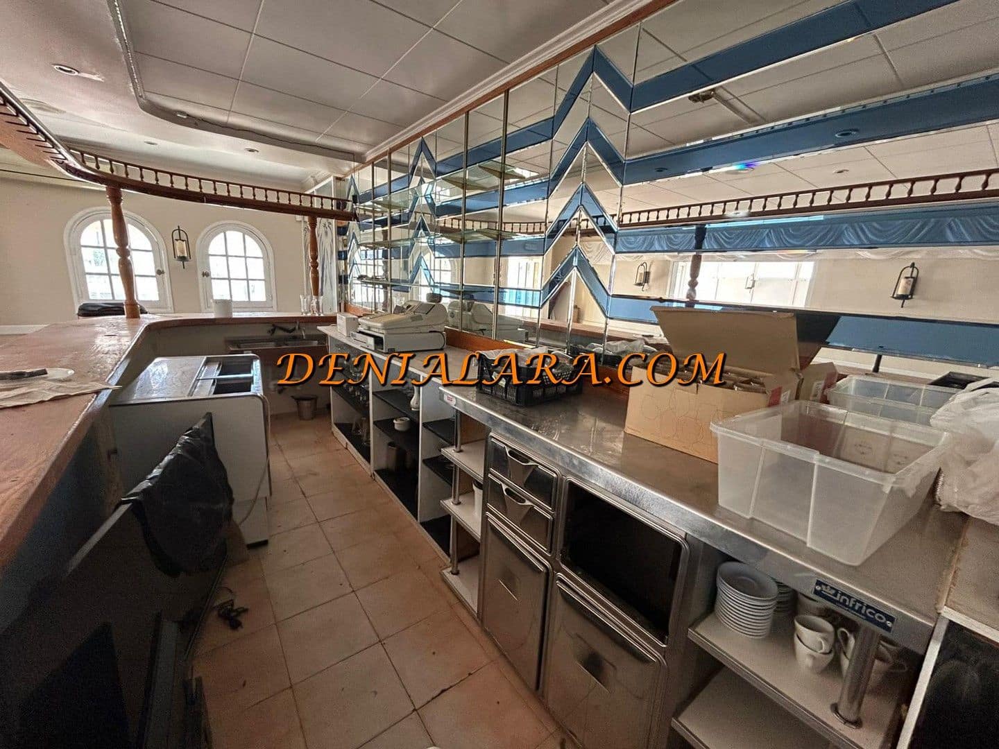 Comercial para venda em Denia - 240 000 € (Ref: 9867601)