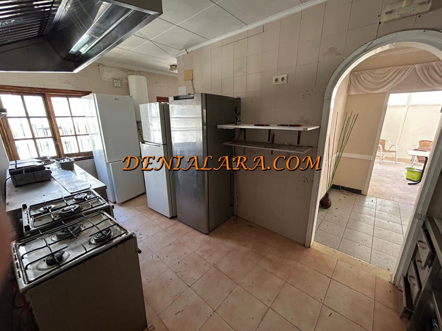 Comercial para venda em Denia - 240 000 € (Ref: 9867601)