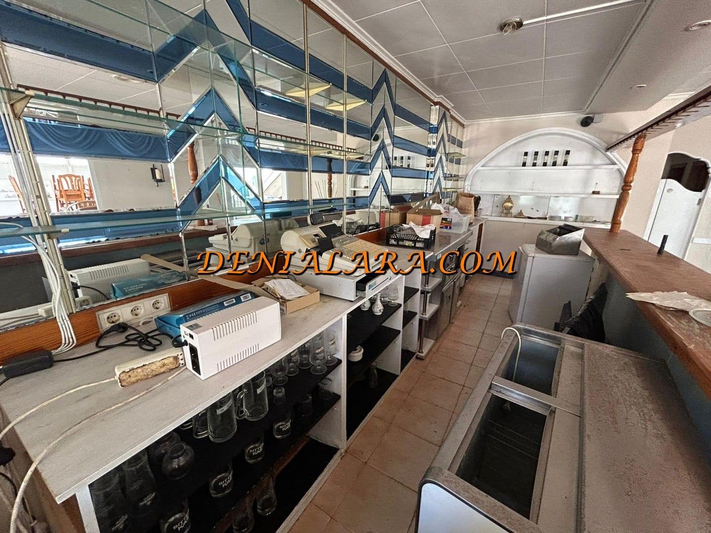 Comercial para venda em Denia - 240 000 € (Ref: 9867601)