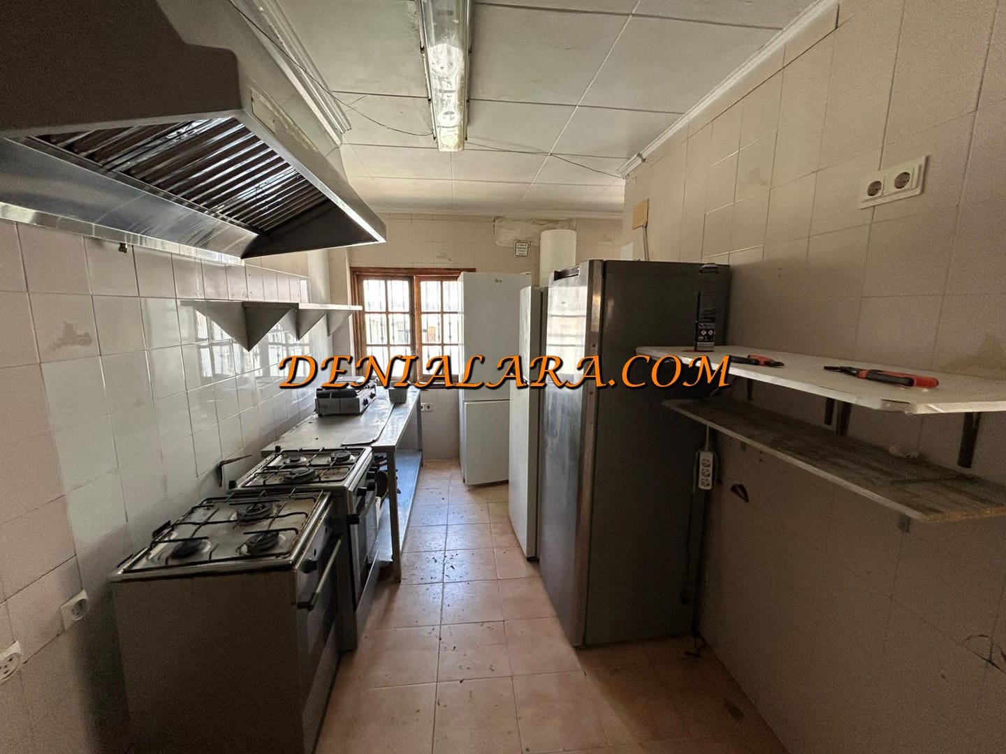 Comercial para venda em Denia - 240 000 € (Ref: 9867601)