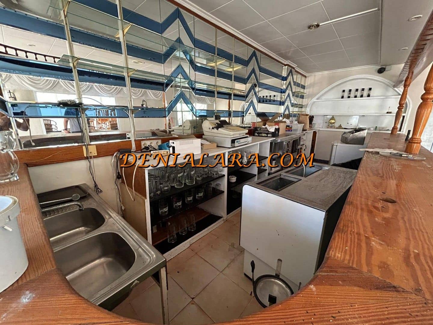 Comercial para venda em Denia - 240 000 € (Ref: 9867601)