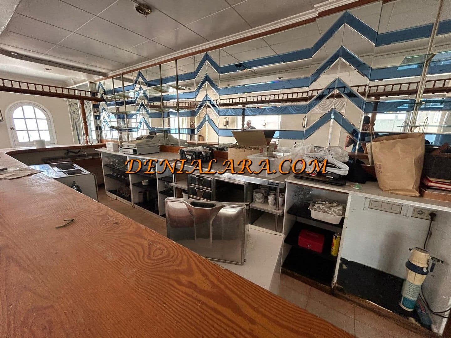 Comercial para venda em Denia - 240 000 € (Ref: 9867601)