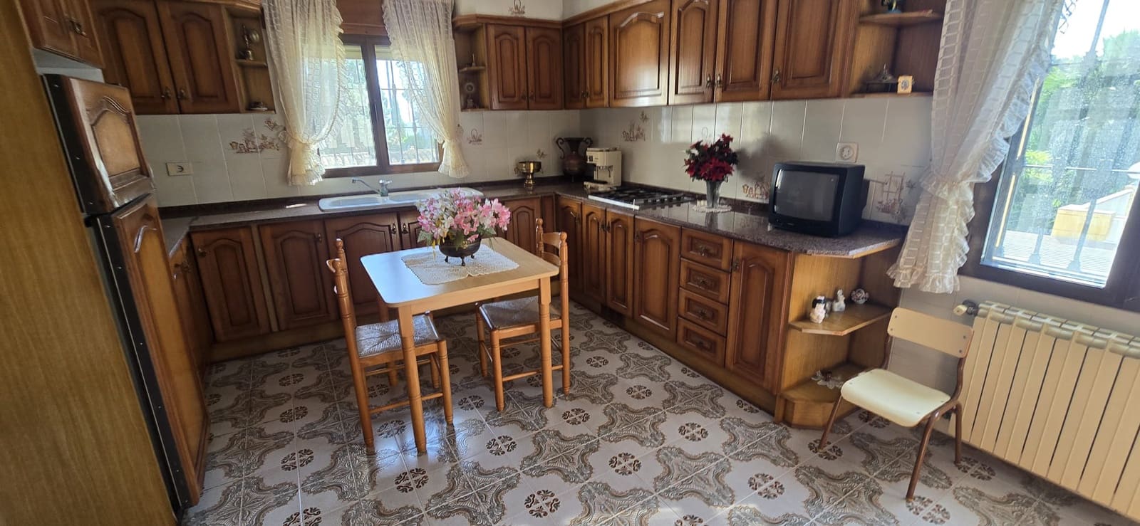 6 bedroom Villa for sale in Denia with pool garage - € 1,075,000 (Ref: 9882473)