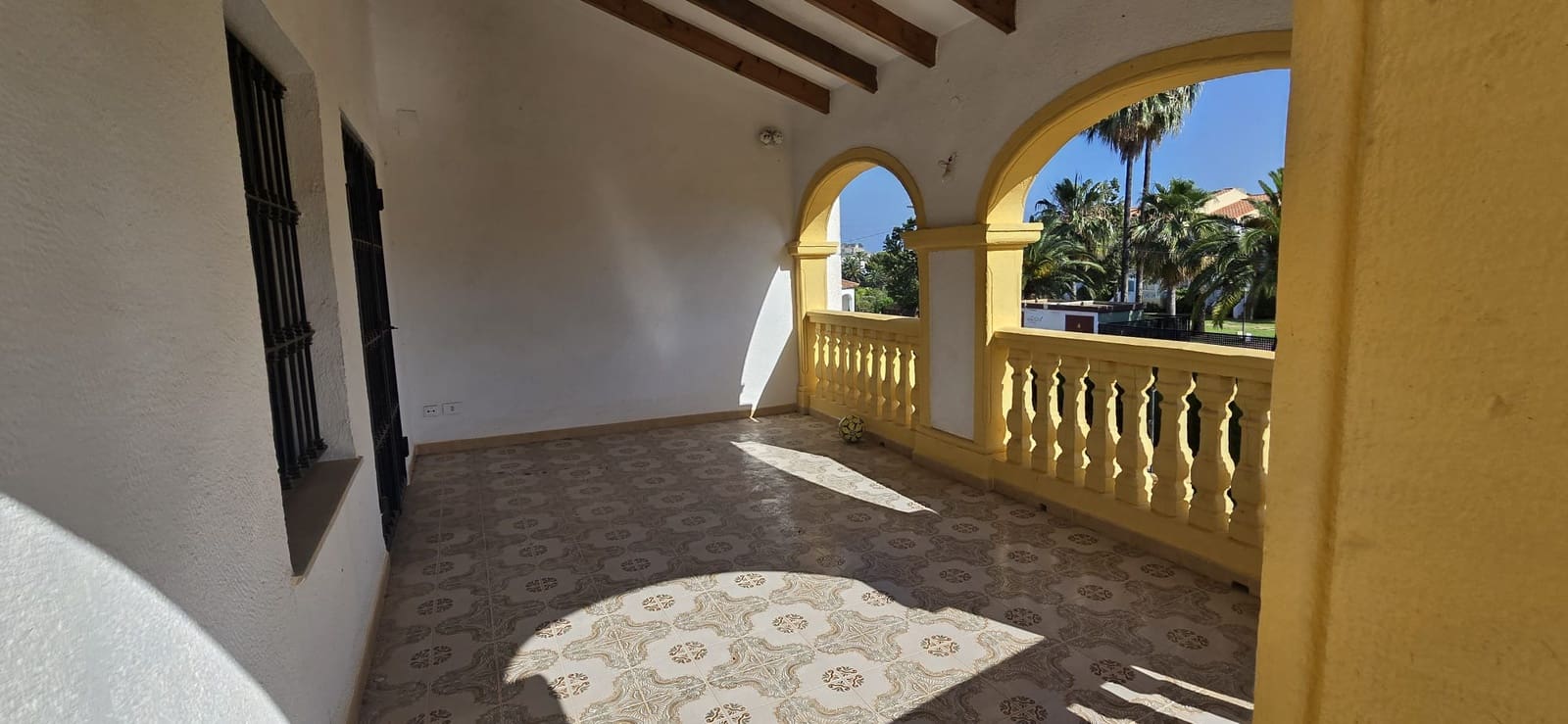 6 bedroom Villa for sale in Denia with pool garage - € 1,075,000 (Ref: 9882473)