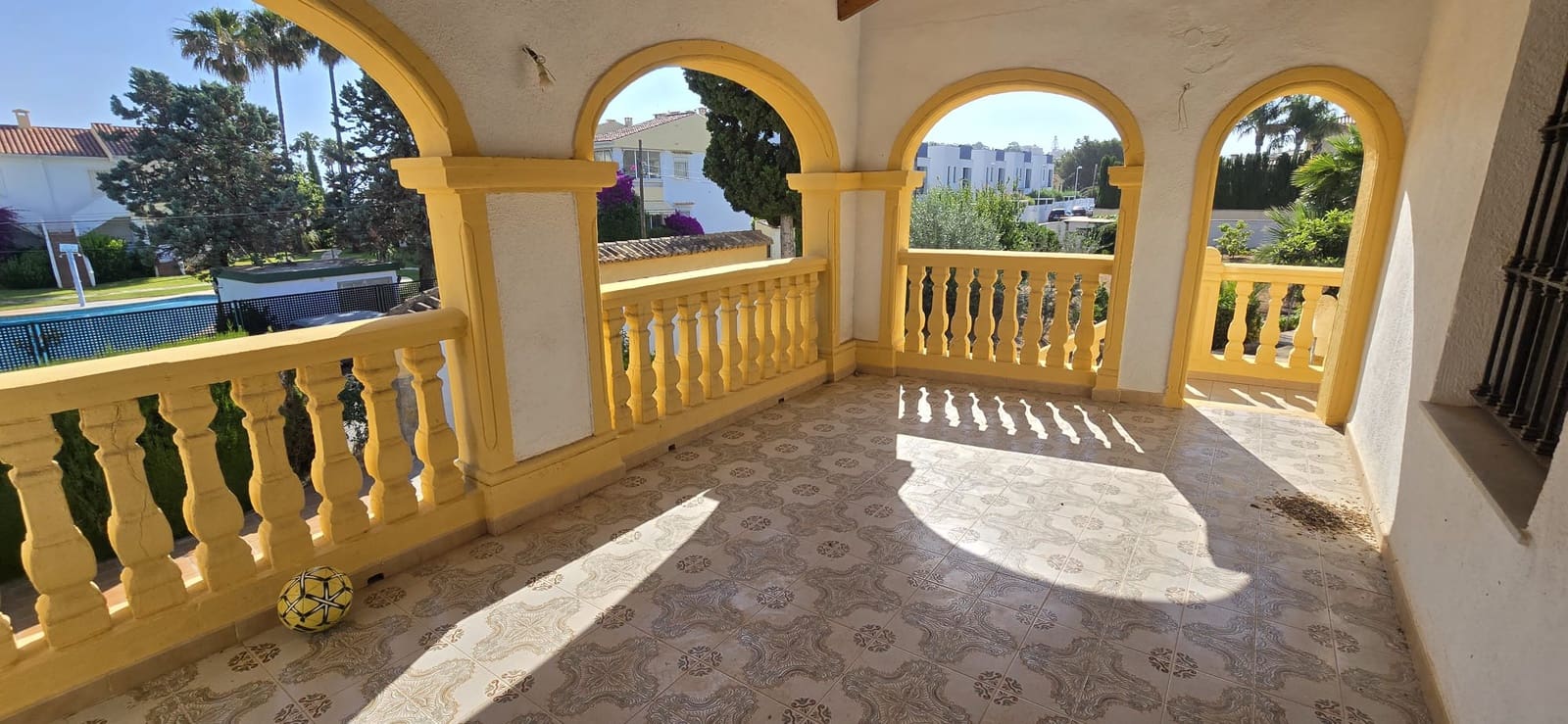 6 bedroom Villa for sale in Denia with pool garage - € 1,075,000 (Ref: 9882473)