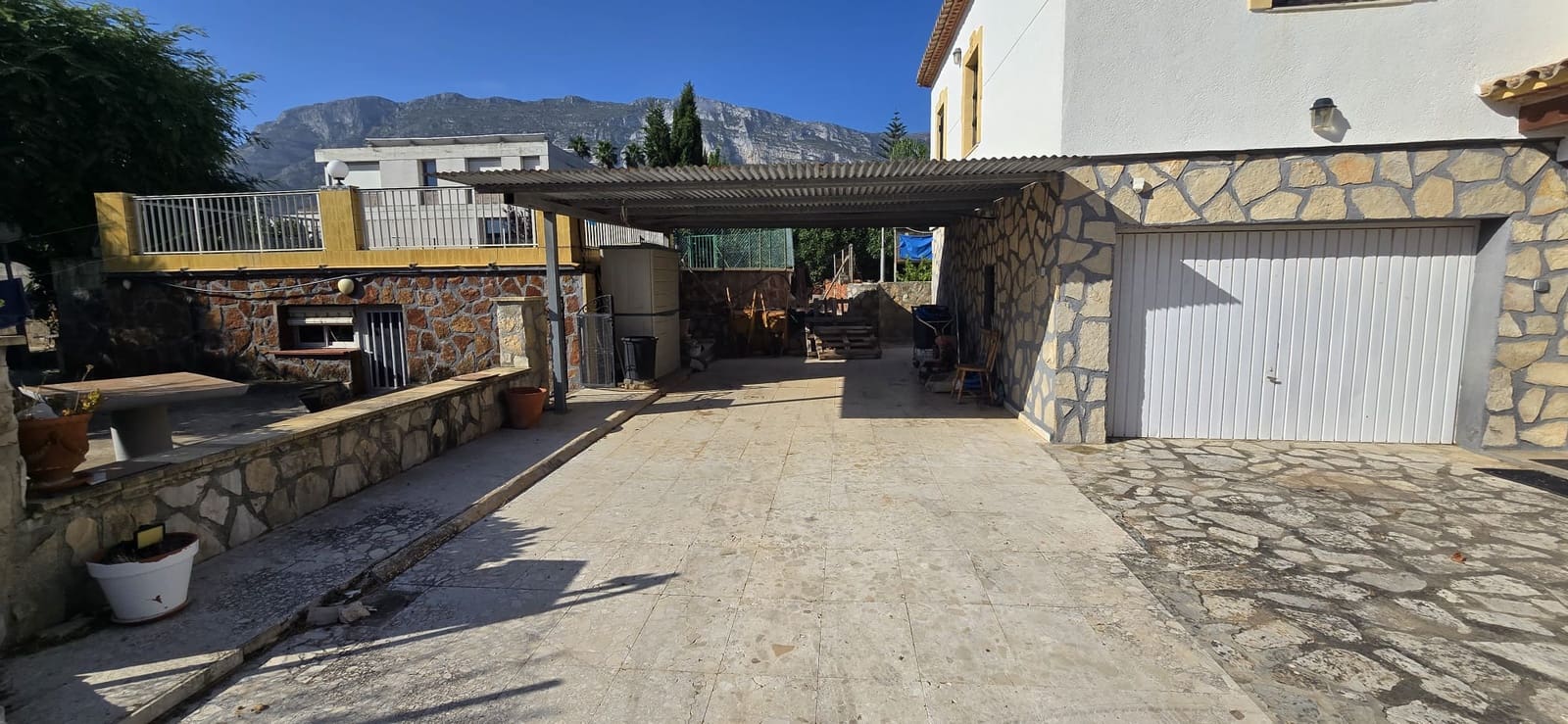 6 bedroom Villa for sale in Denia with pool garage - € 1,075,000 (Ref: 9882473)