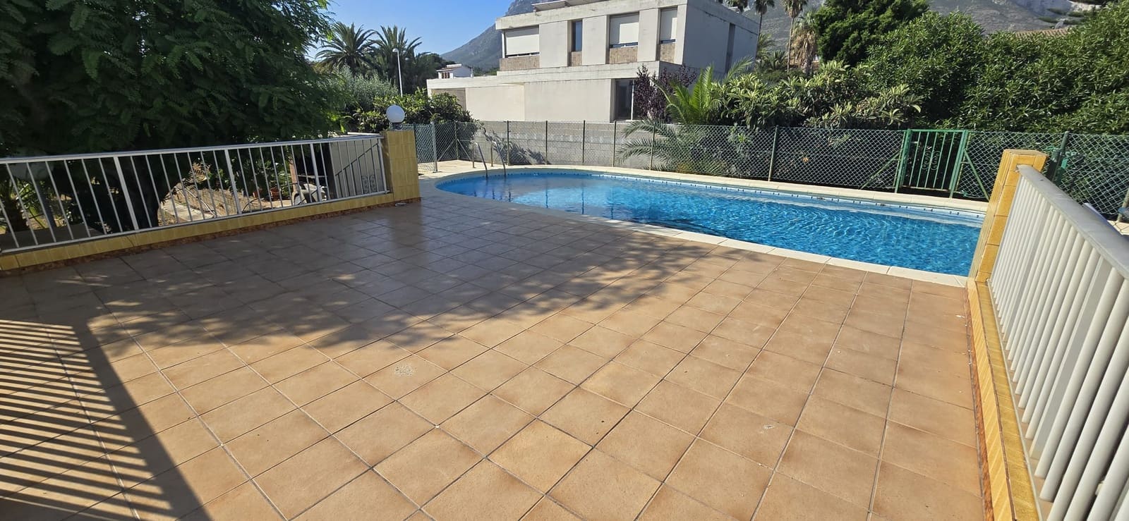 6 bedroom Villa for sale in Denia with pool garage - € 1,075,000 (Ref: 9882473)