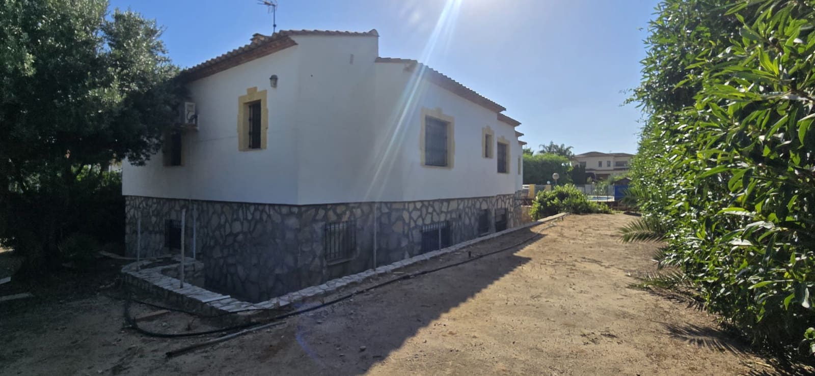 6 bedroom Villa for sale in Denia with pool garage - € 1,075,000 (Ref: 9882473)