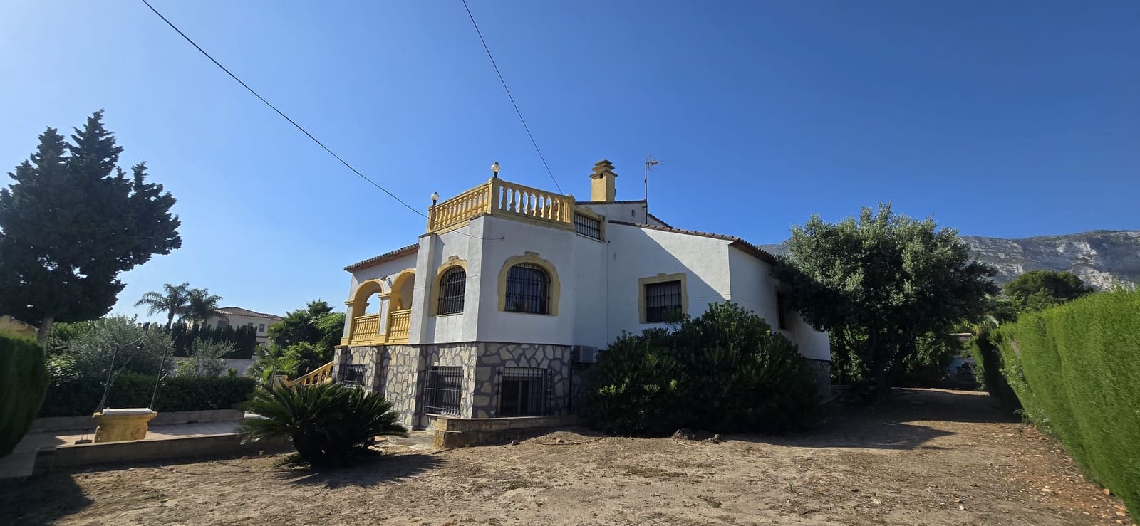 6 bedroom Villa for sale in Denia with pool garage - € 1,075,000 (Ref: 9882473)