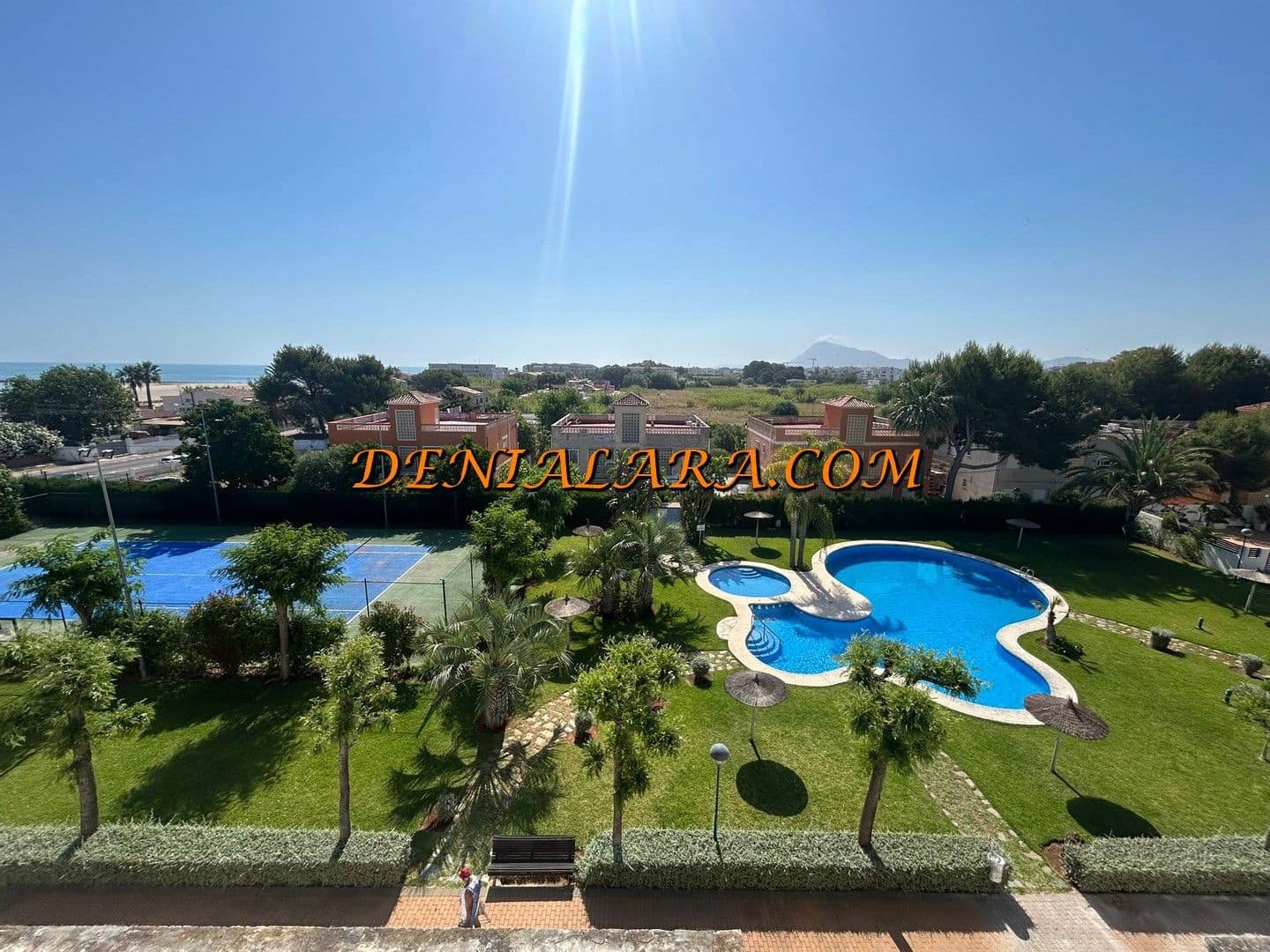 2 soverom Penthouse til salgs i Denia med svømmebasseng garasje - € 420 000 (Ref: 9883761)