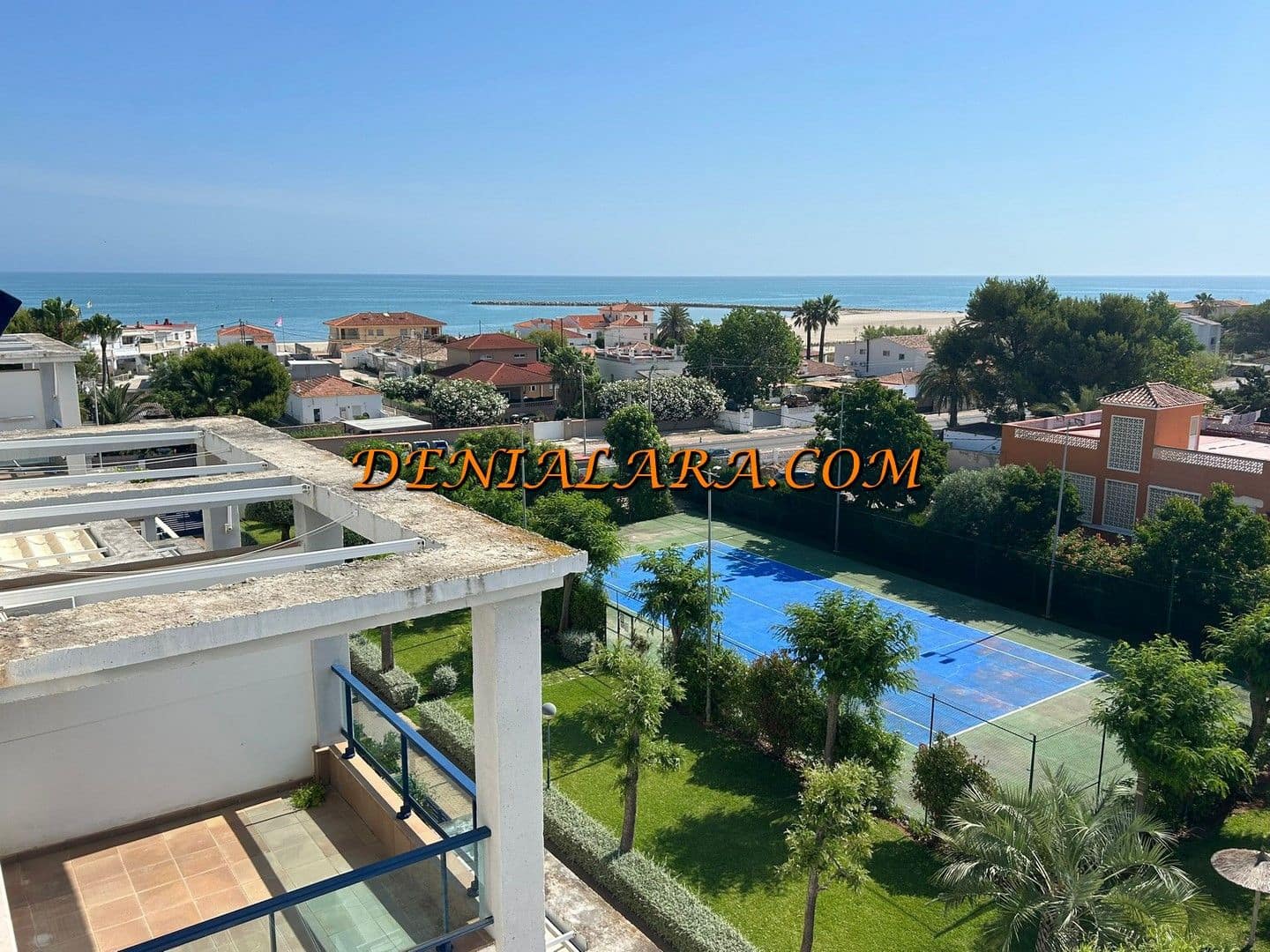 2 soverom Penthouse til salgs i Denia med svømmebasseng garasje - € 420 000 (Ref: 9883761)