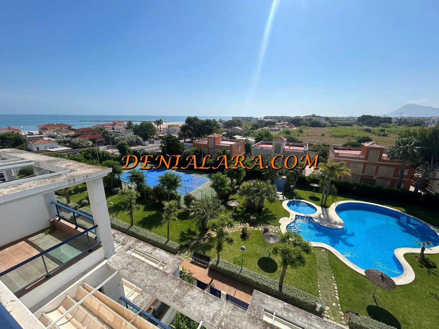2 soverom Penthouse til salgs i Denia med svømmebasseng garasje - € 420 000 (Ref: 9883761)