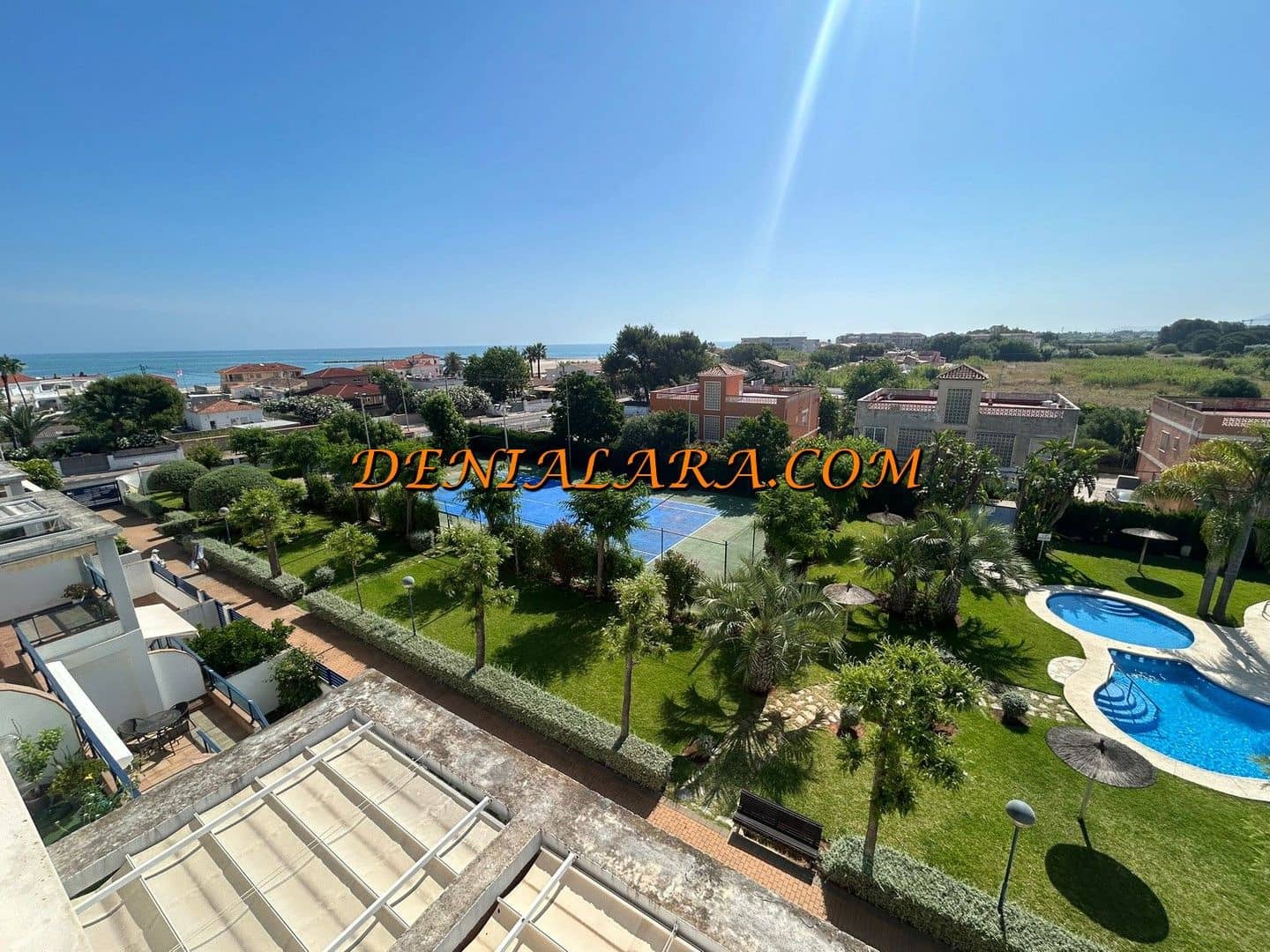2 soverom Penthouse til salgs i Denia med svømmebasseng garasje - € 420 000 (Ref: 9883761)