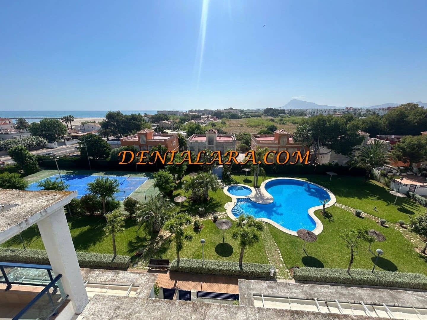 2 soverom Penthouse til salgs i Denia med svømmebasseng garasje - € 420 000 (Ref: 9883761)