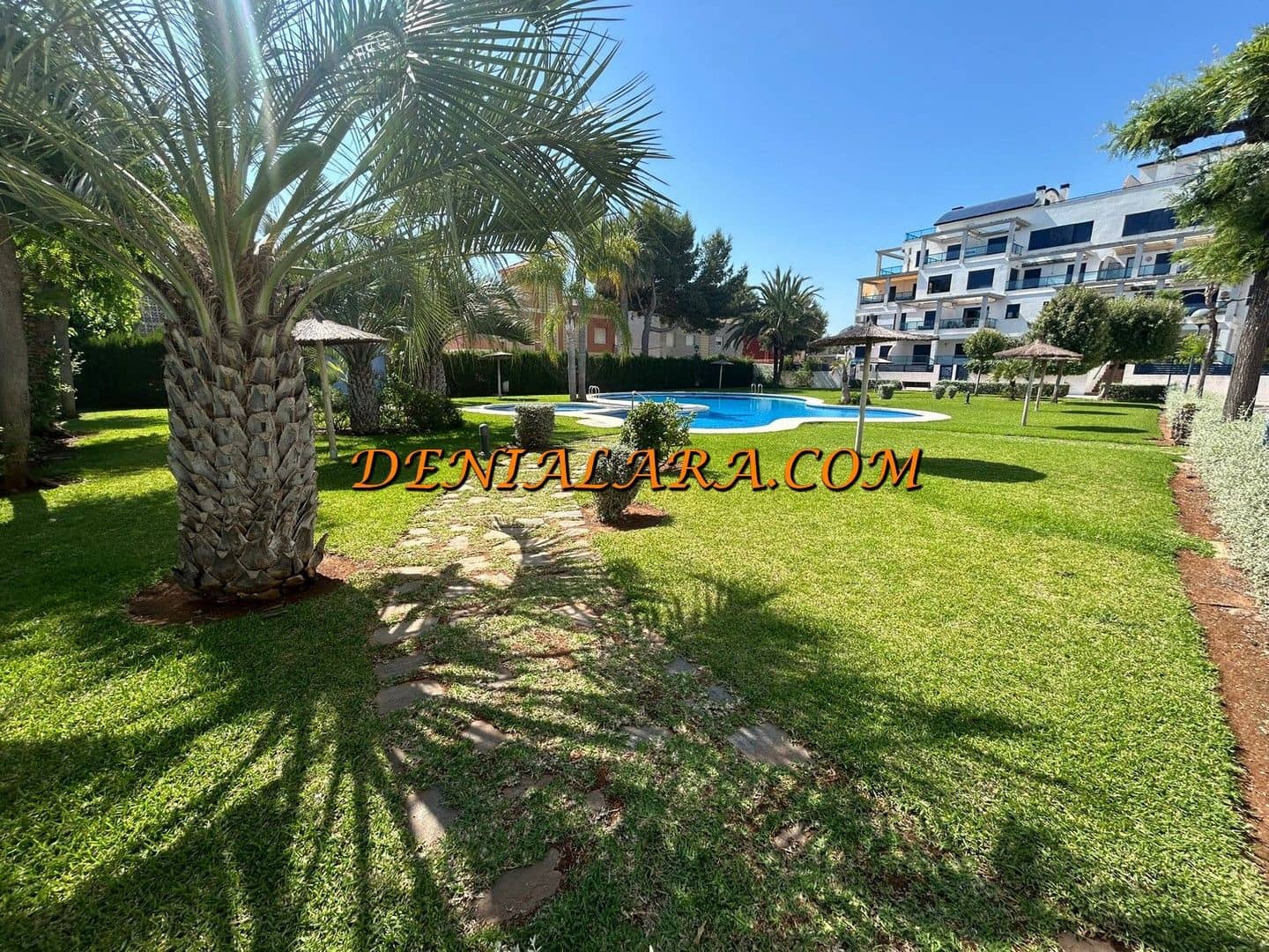 2 soverom Penthouse til salgs i Denia med svømmebasseng garasje - € 420 000 (Ref: 9883761)