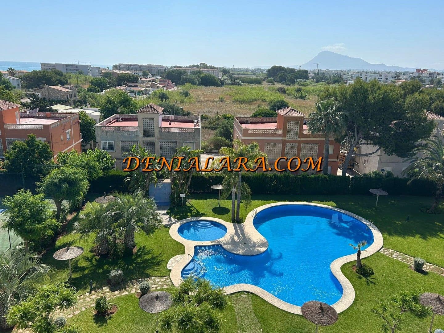 2 soverom Penthouse til salgs i Denia med svømmebasseng garasje - € 420 000 (Ref: 9883761)