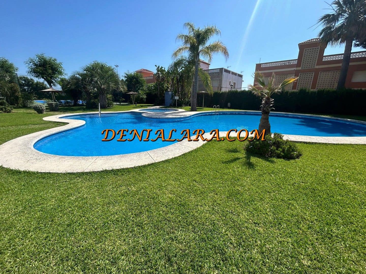 2 soverom Penthouse til salgs i Denia med svømmebasseng garasje - € 420 000 (Ref: 9883761)