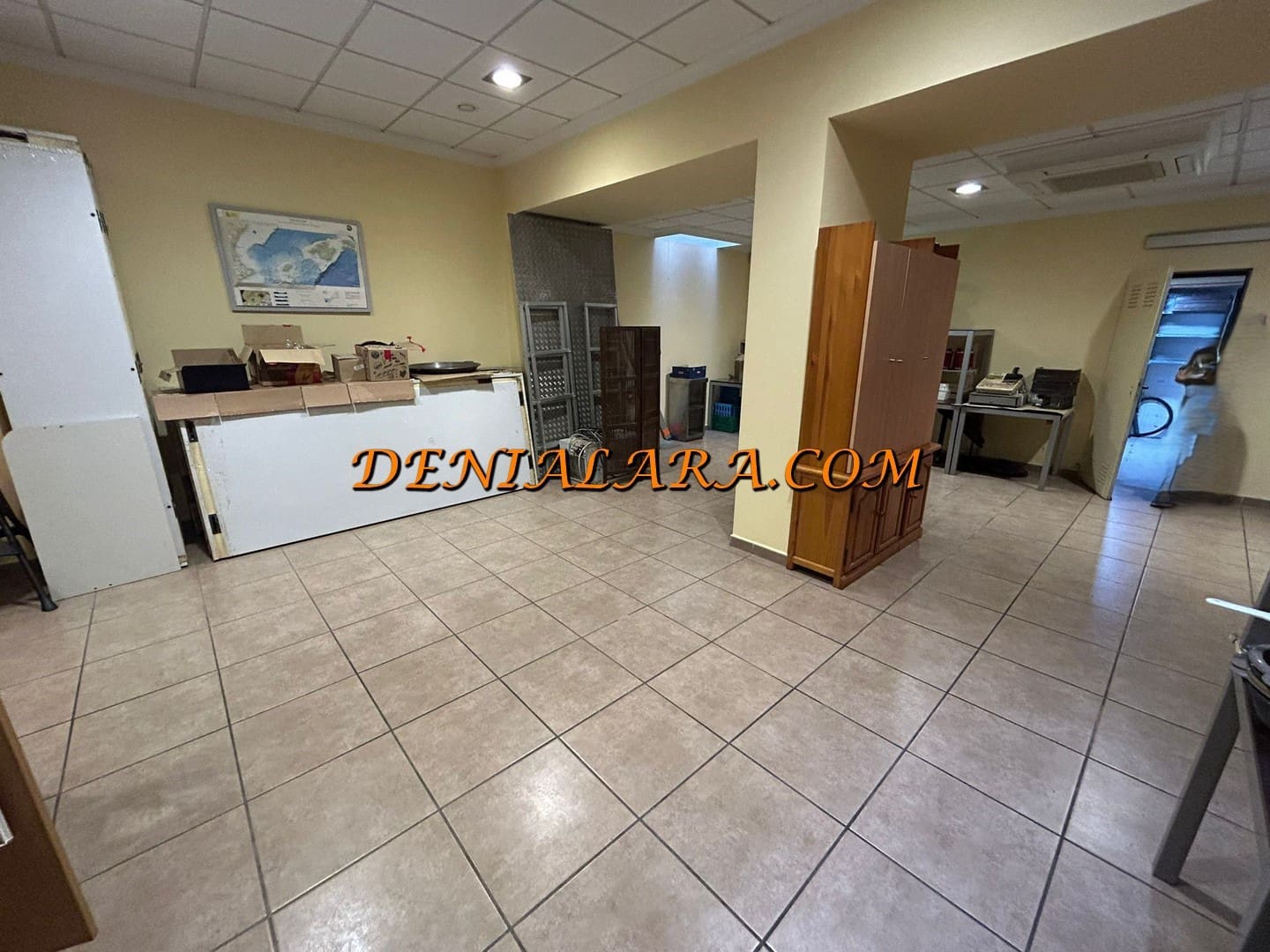 Restaurant/Bar til leie i Denia med garasje - € 2 200 (Ref: 9891353)