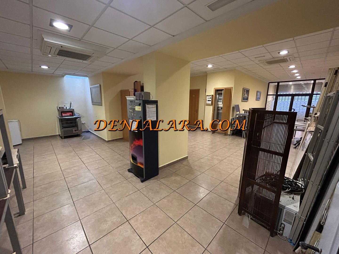 Restaurant/Bar til leie i Denia med garasje - € 2 200 (Ref: 9891353)