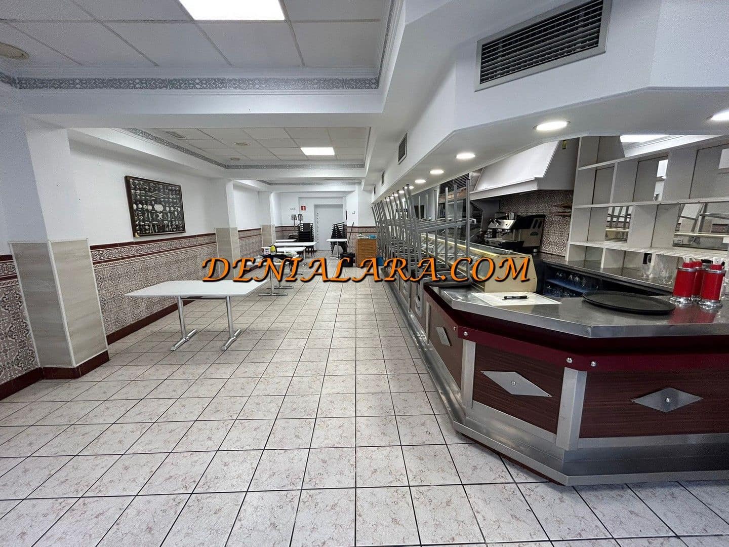 Restaurant/Bar til leie i Denia med garasje - € 2 200 (Ref: 9891353)