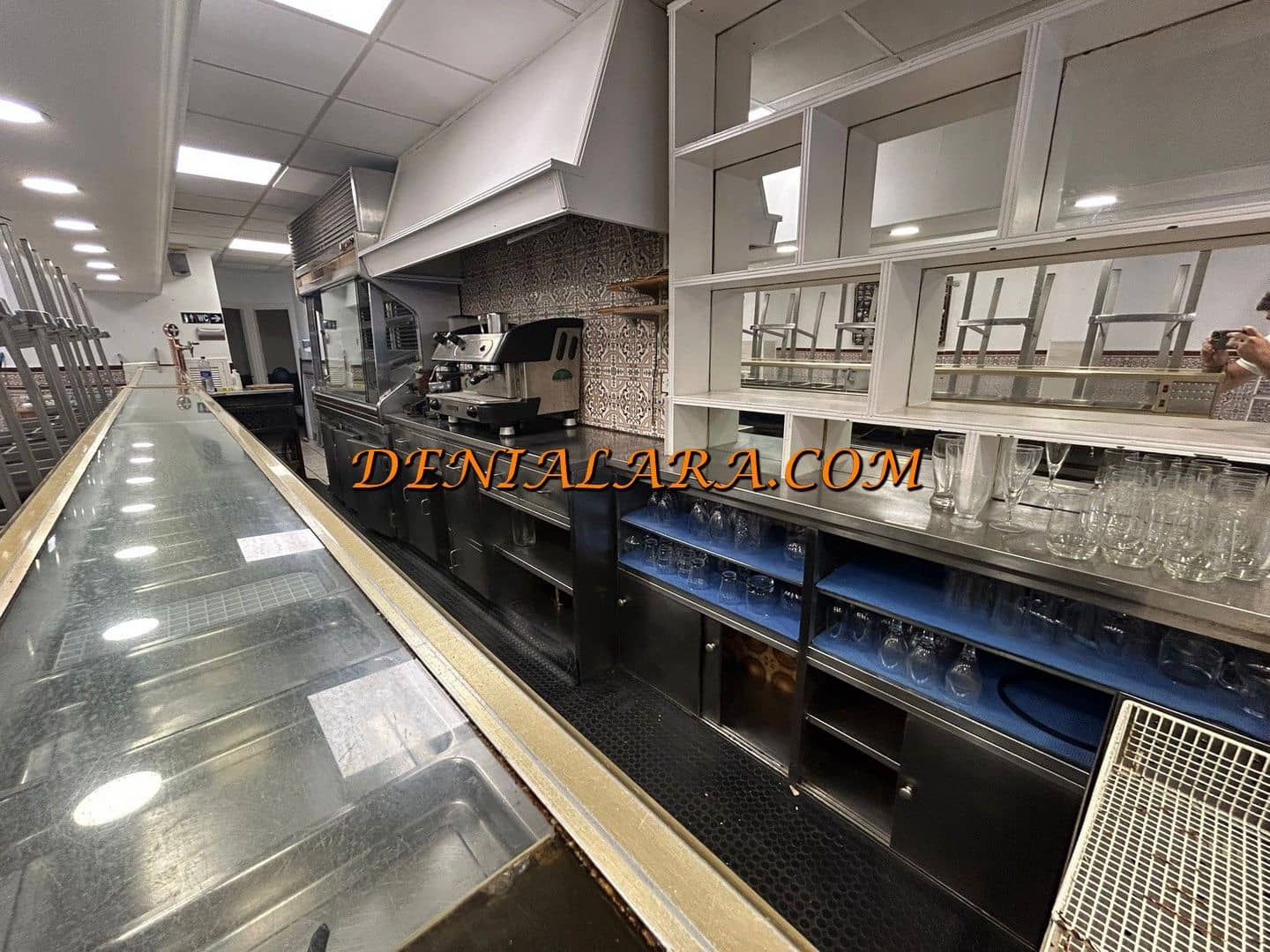 Restaurant/Bar til leie i Denia med garasje - € 2 200 (Ref: 9891353)