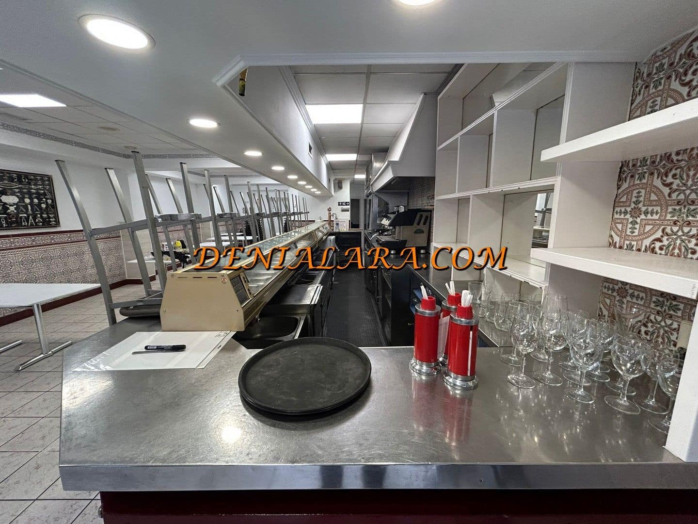 Restaurant/Bar til leie i Denia med garasje - € 2 200 (Ref: 9891353)