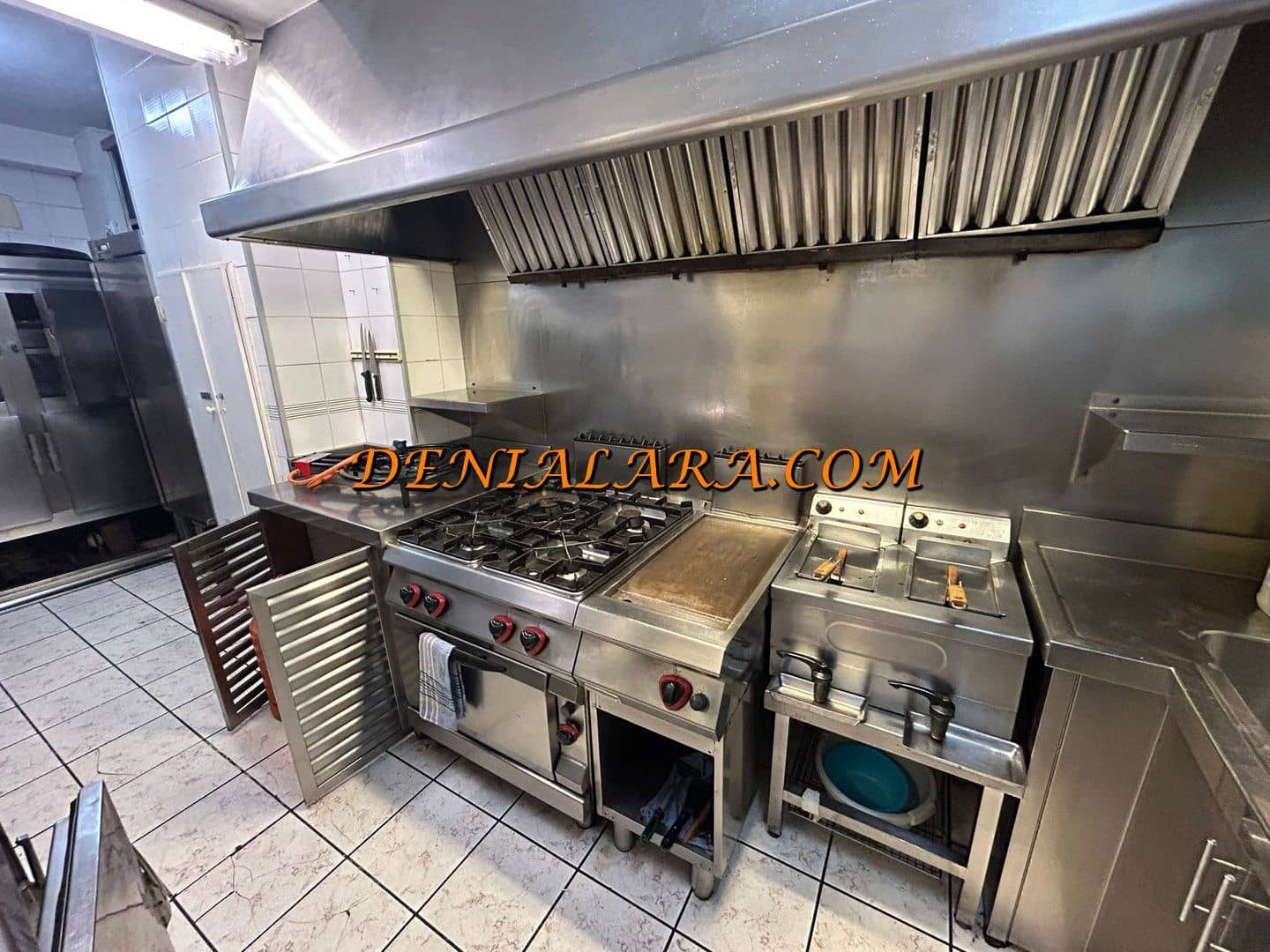Restaurant/Bar til leie i Denia med garasje - € 2 200 (Ref: 9891353)