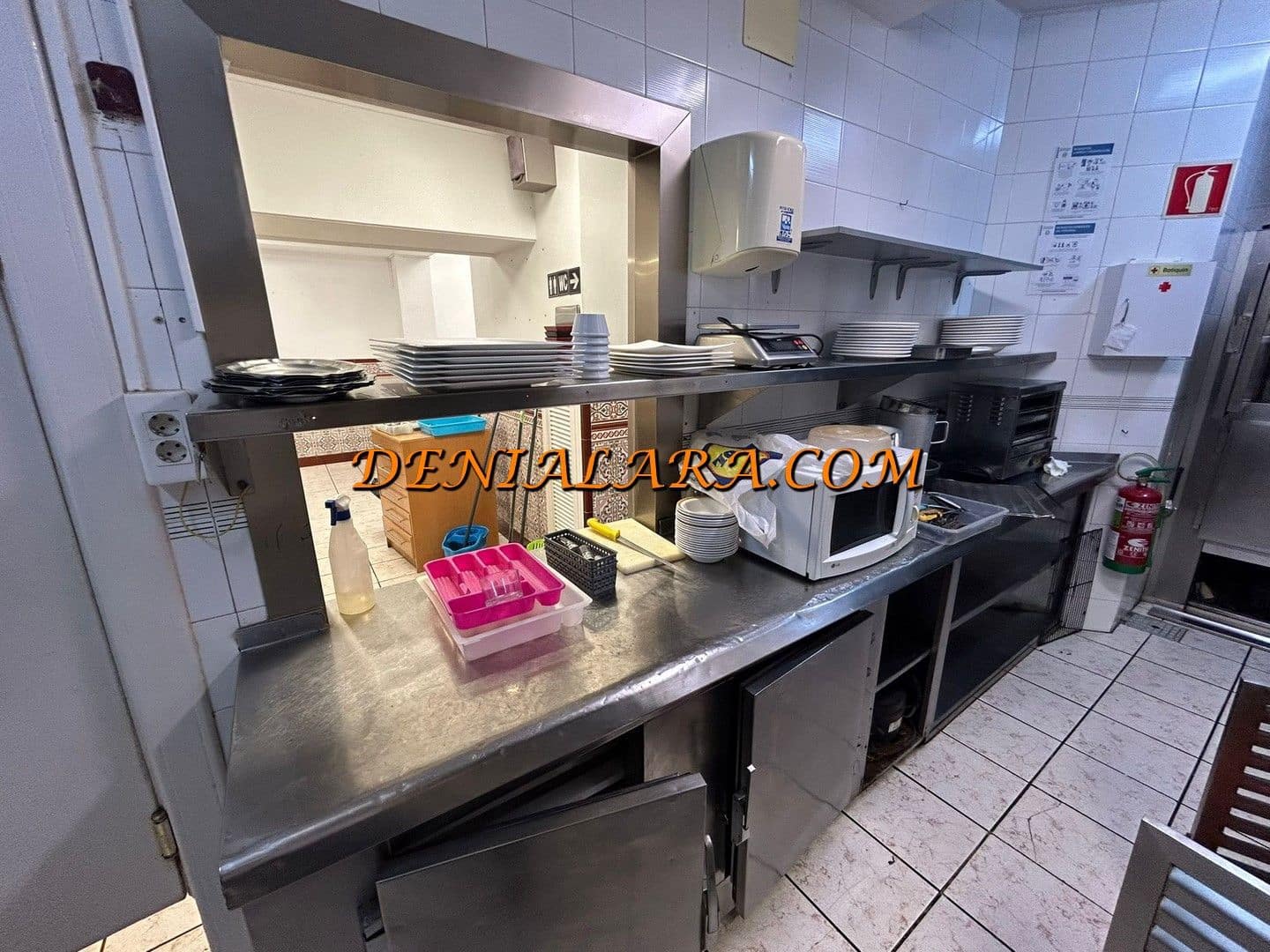 Restaurant/Bar til leie i Denia med garasje - € 2 200 (Ref: 9891353)