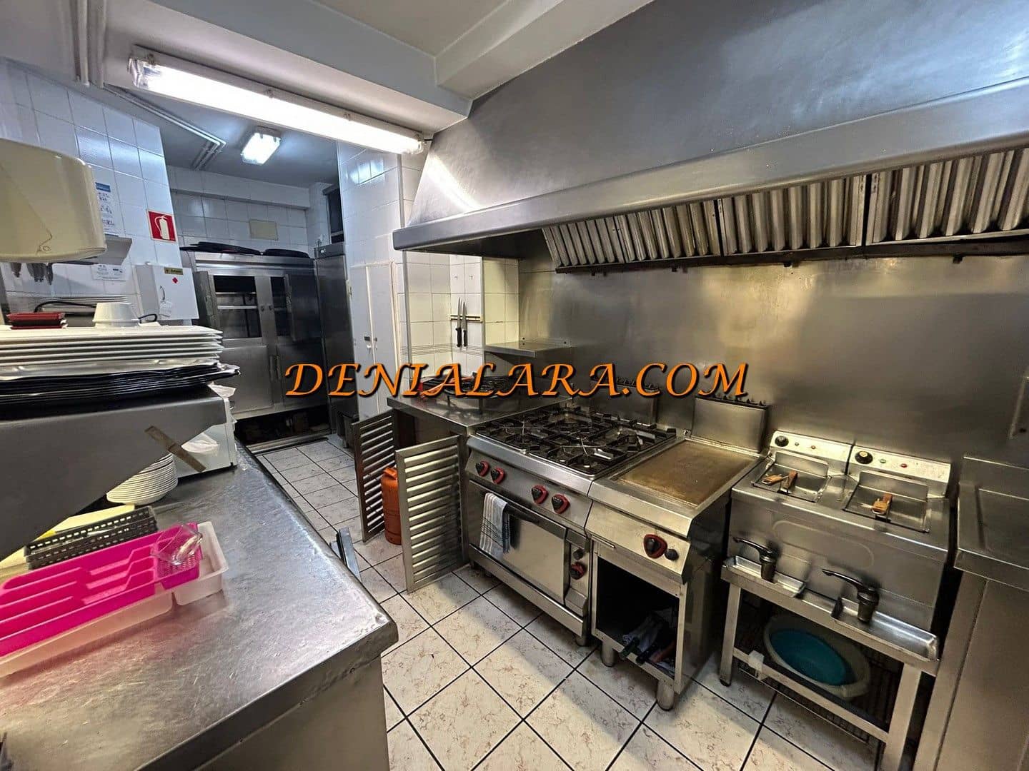 Restaurant/Bar til leie i Denia med garasje - € 2 200 (Ref: 9891353)