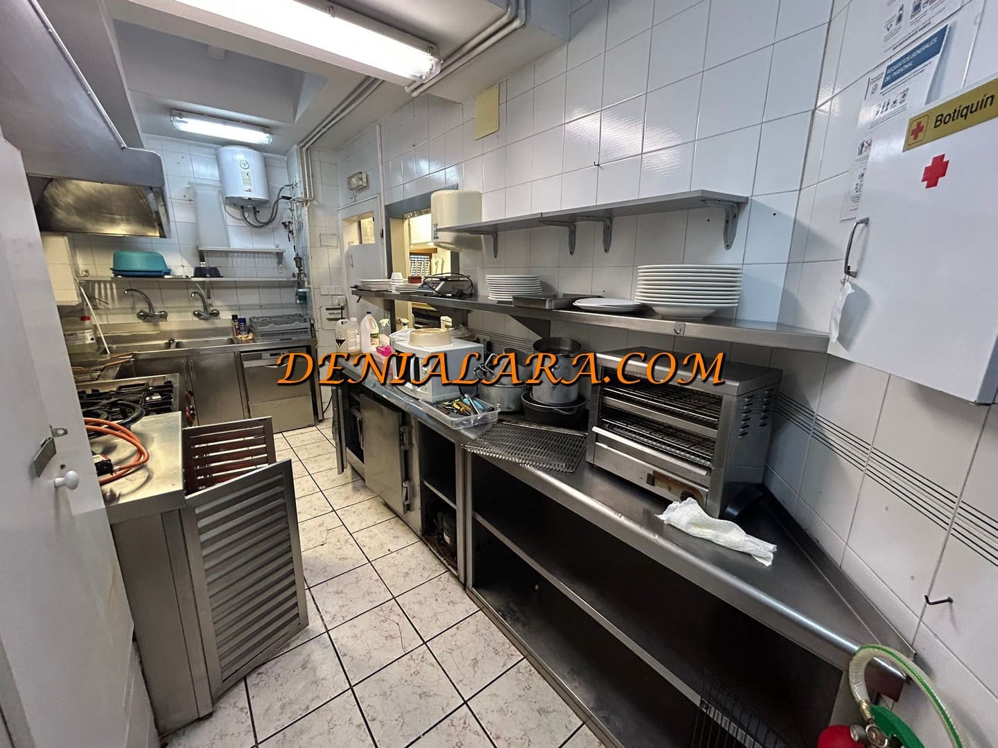 Restaurant/Bar til leie i Denia med garasje - € 2 200 (Ref: 9891353)