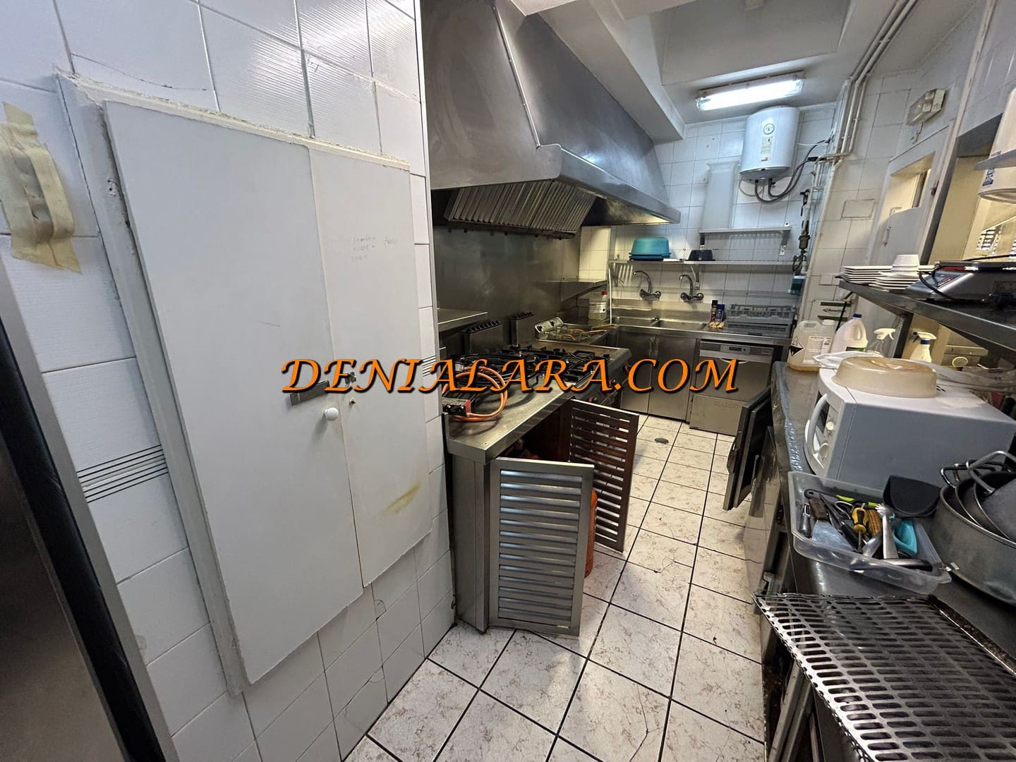 Restaurant/Bar til leie i Denia med garasje - € 2 200 (Ref: 9891353)