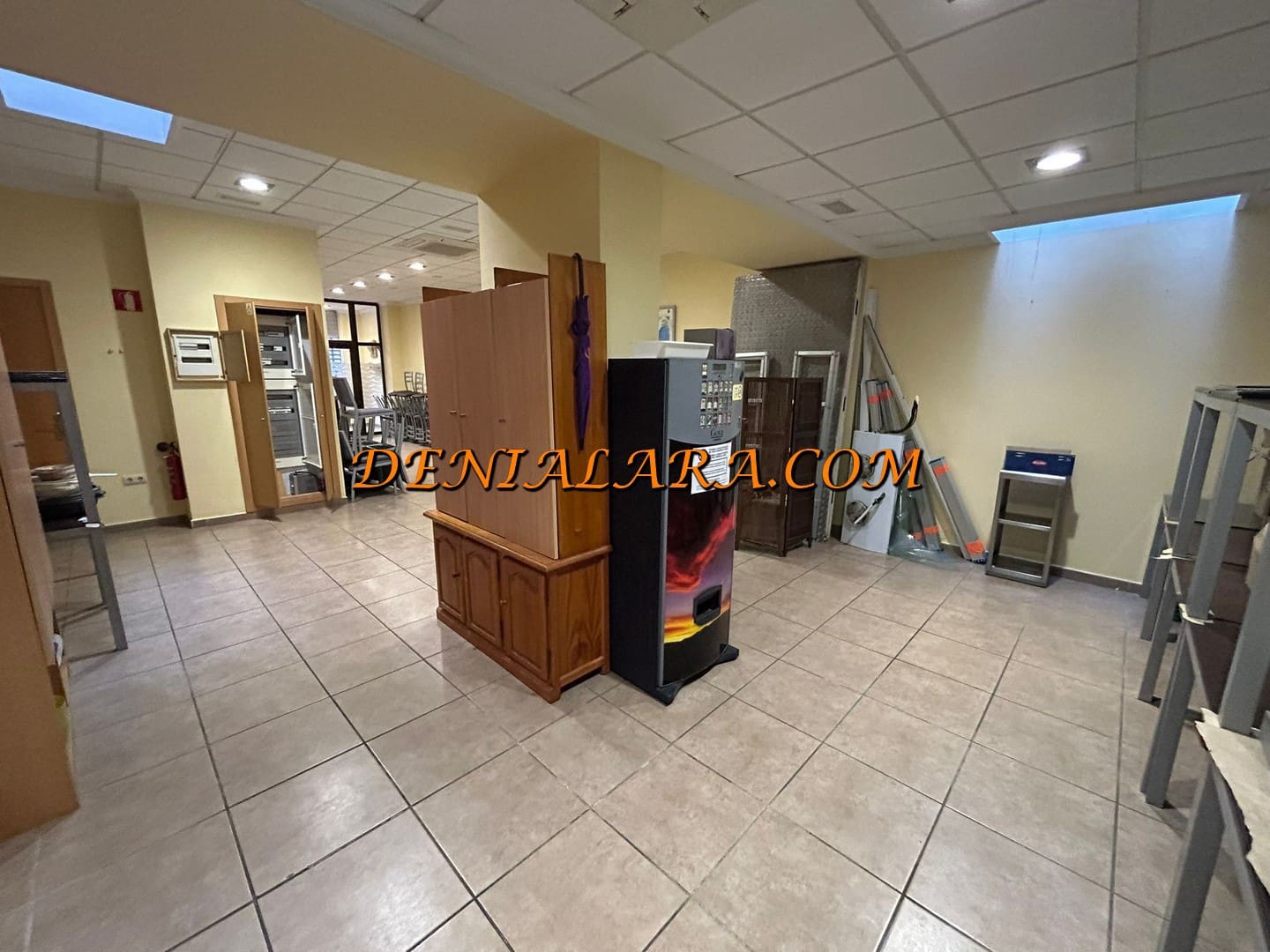 Restaurant/Bar til leie i Denia med garasje - € 2 200 (Ref: 9891353)