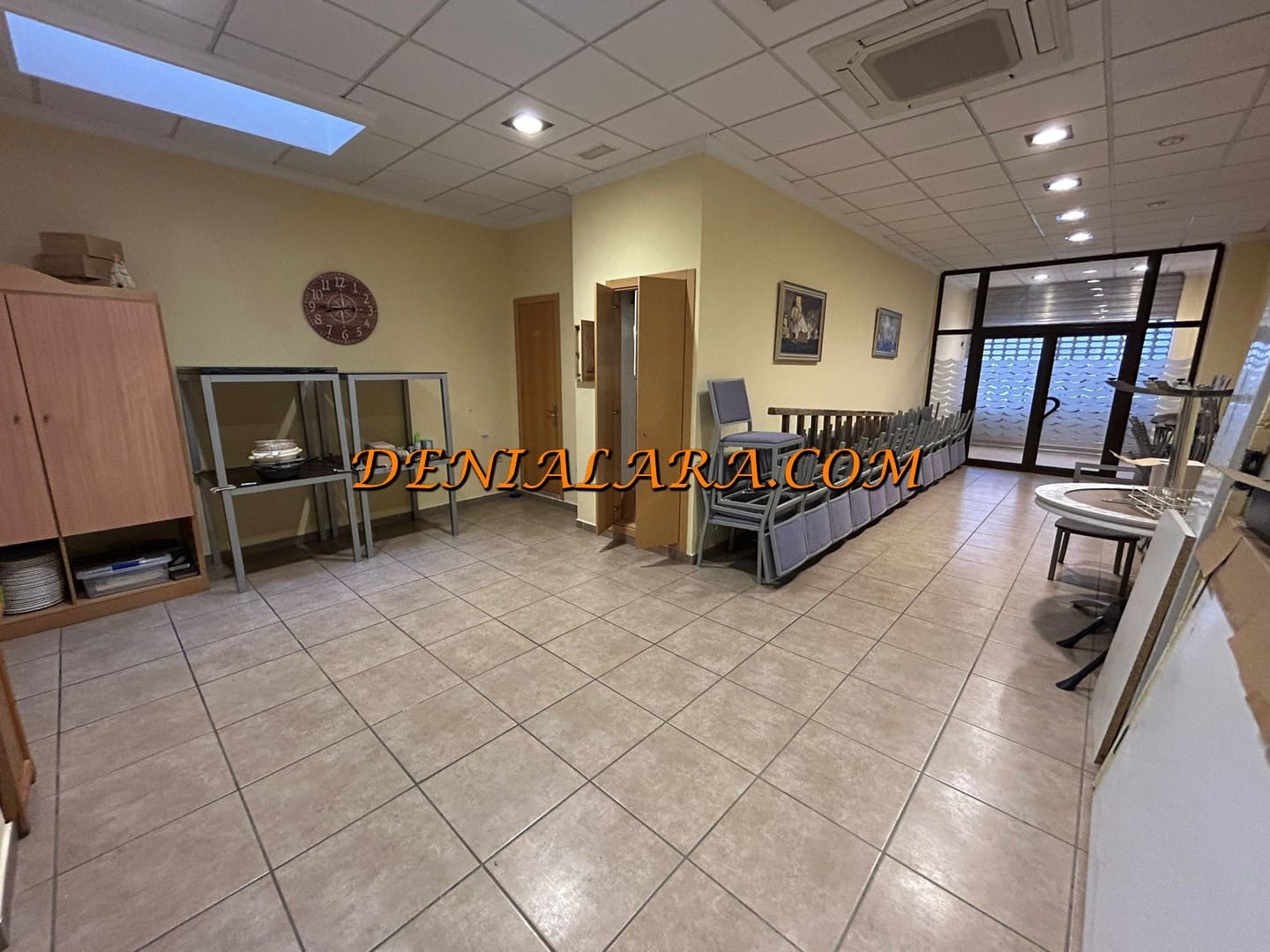 Restaurant/Bar til leie i Denia med garasje - € 2 200 (Ref: 9891353)