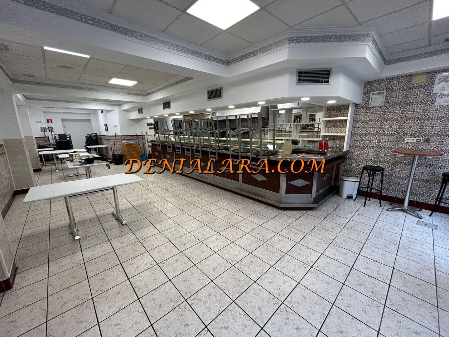Restaurant/Bar til leie i Denia med garasje - € 2 200 (Ref: 9891353)