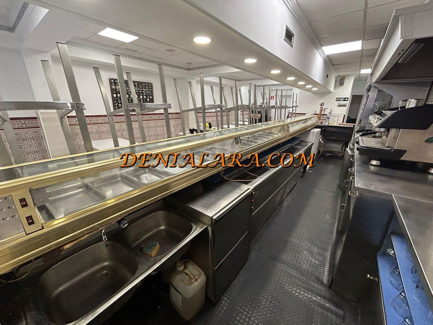 Restaurant/Bar til leie i Denia med garasje - € 2 200 (Ref: 9891353)