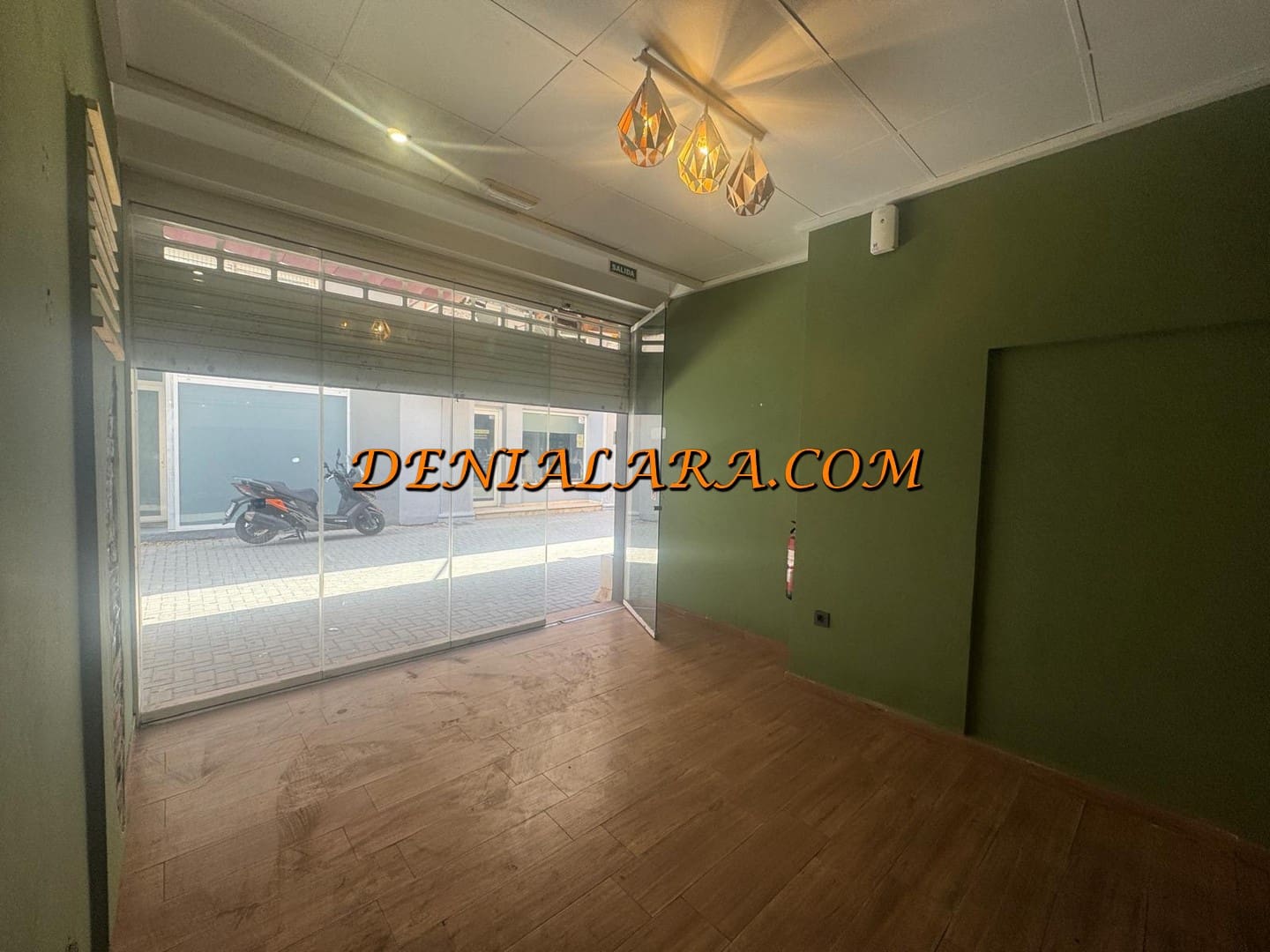 Local Commercial à louer à Denia - 900 € (Ref: 9964034)