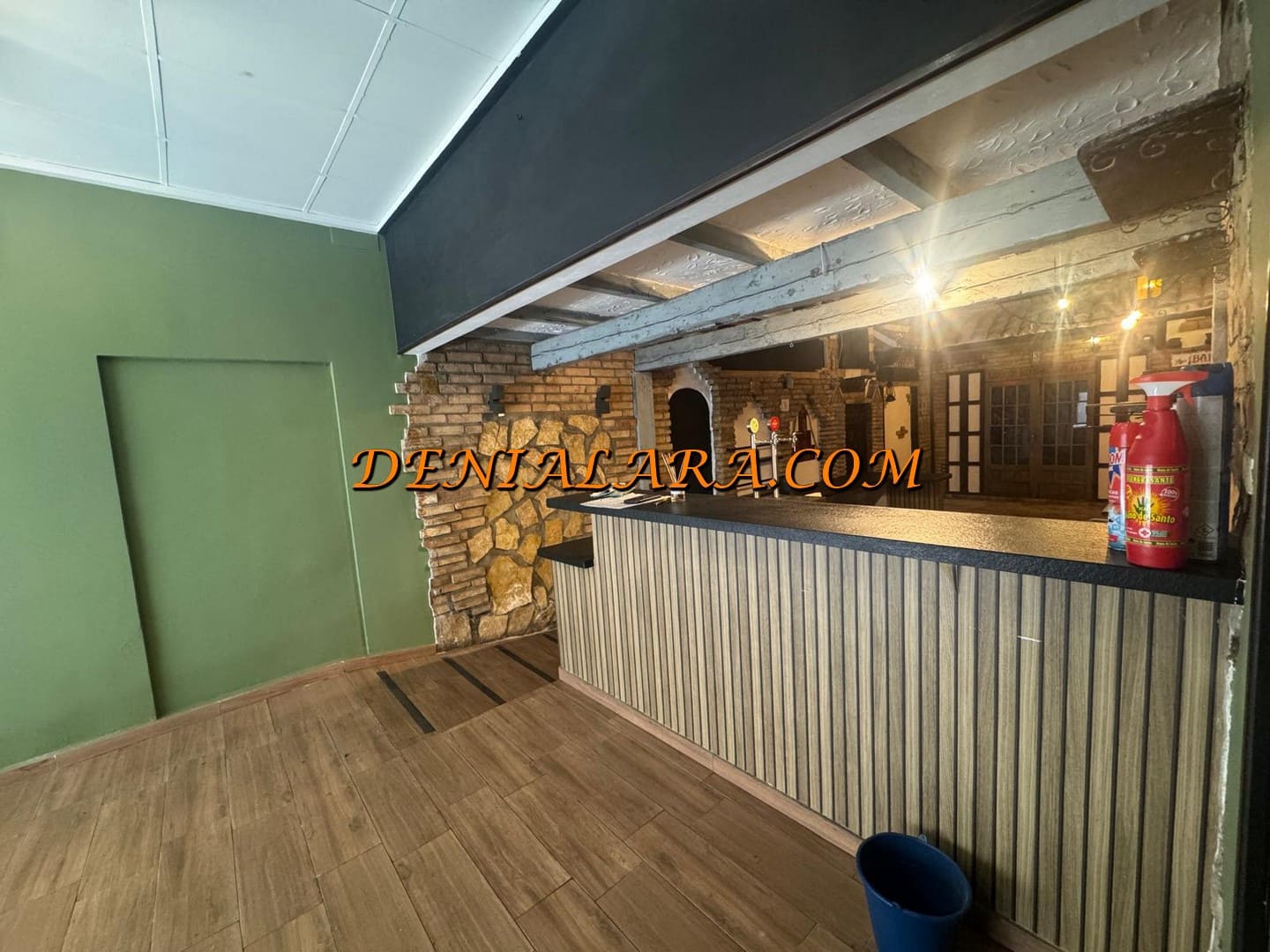 Local Commercial à louer à Denia - 900 € (Ref: 9964034)