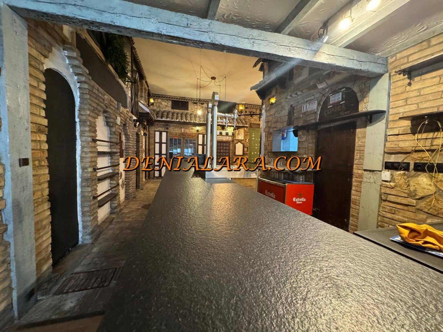 Local Commercial à louer à Denia - 900 € (Ref: 9964034)