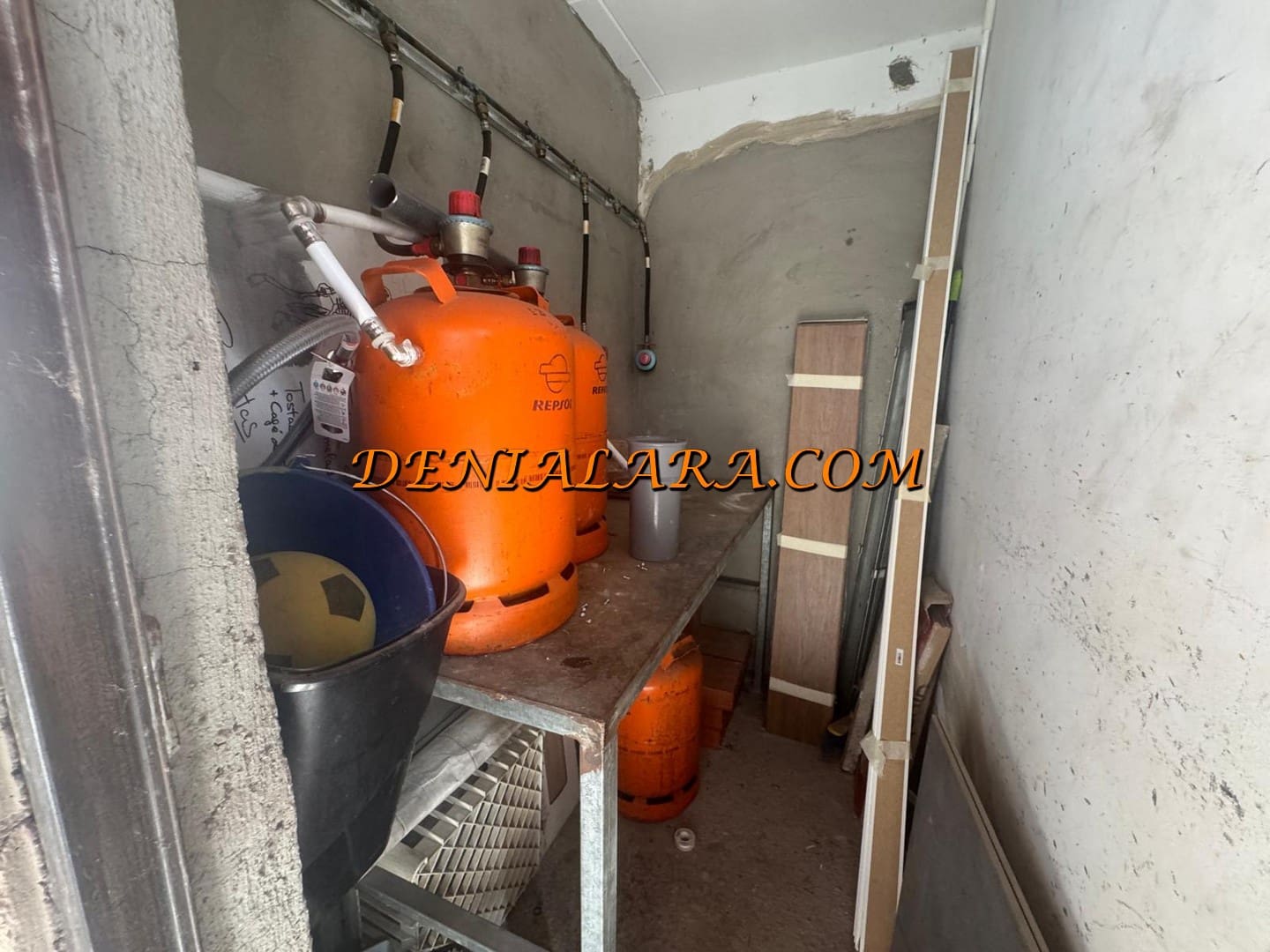 Local Commercial à louer à Denia - 900 € (Ref: 9964034)