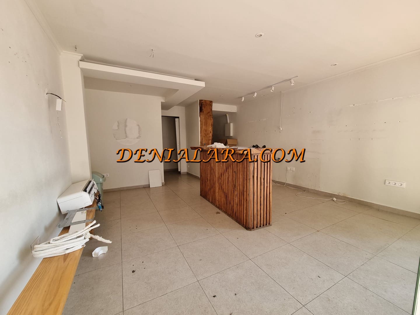 Comercial para arrendar em Javea / Xabia - 1 700 € (Ref: 9996337)