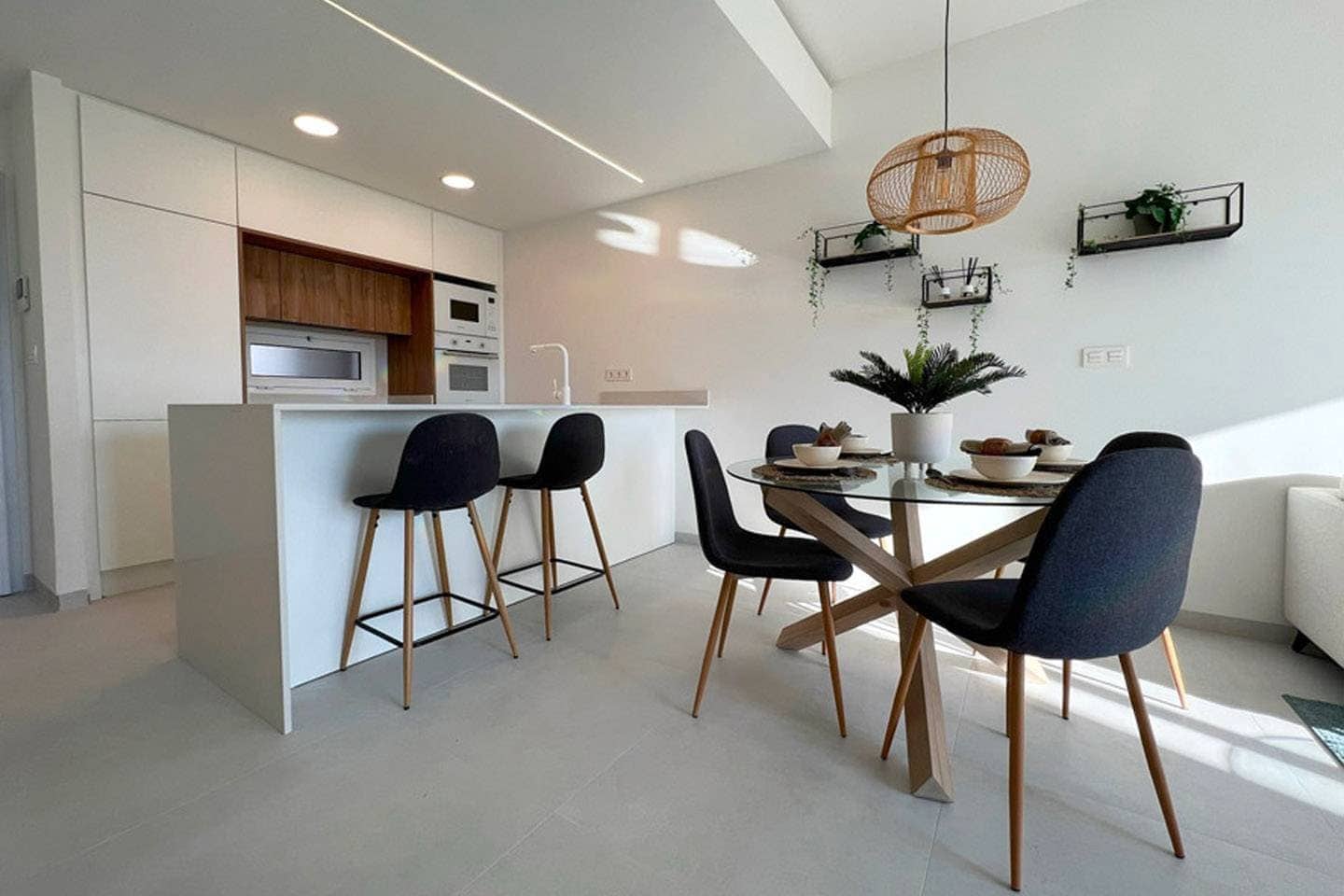 Apartamento de 2 habitaciones en Guardamar del Segura en venta con piscina garaje - 264.000 € (Ref: 7931956)