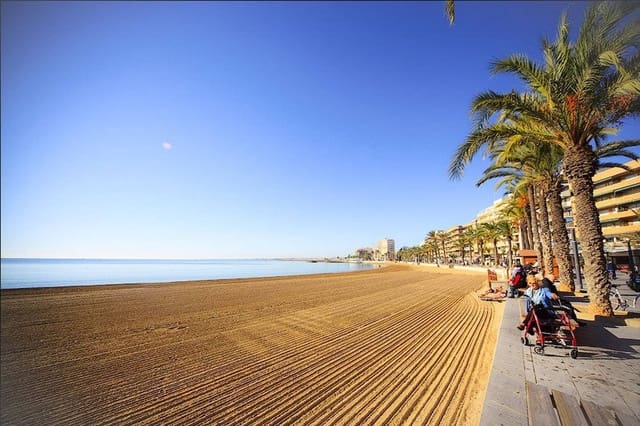 2 bedroom Apartment for sale in Centro - Muelle Pesquero, Torrevieja with pool - € 339,000 (Ref: 8143164)