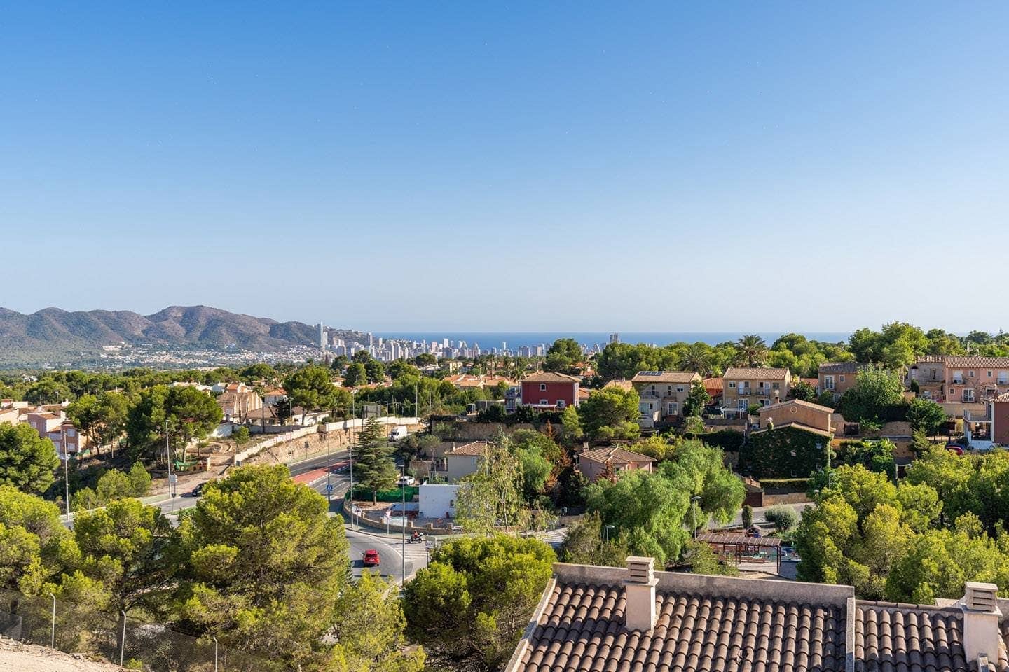 3 makuuhuone Omakotitalo myytävänä paikassa La Nucia mukana uima-altaan 
autotalli - 439 000 € (Ref: 8293632)